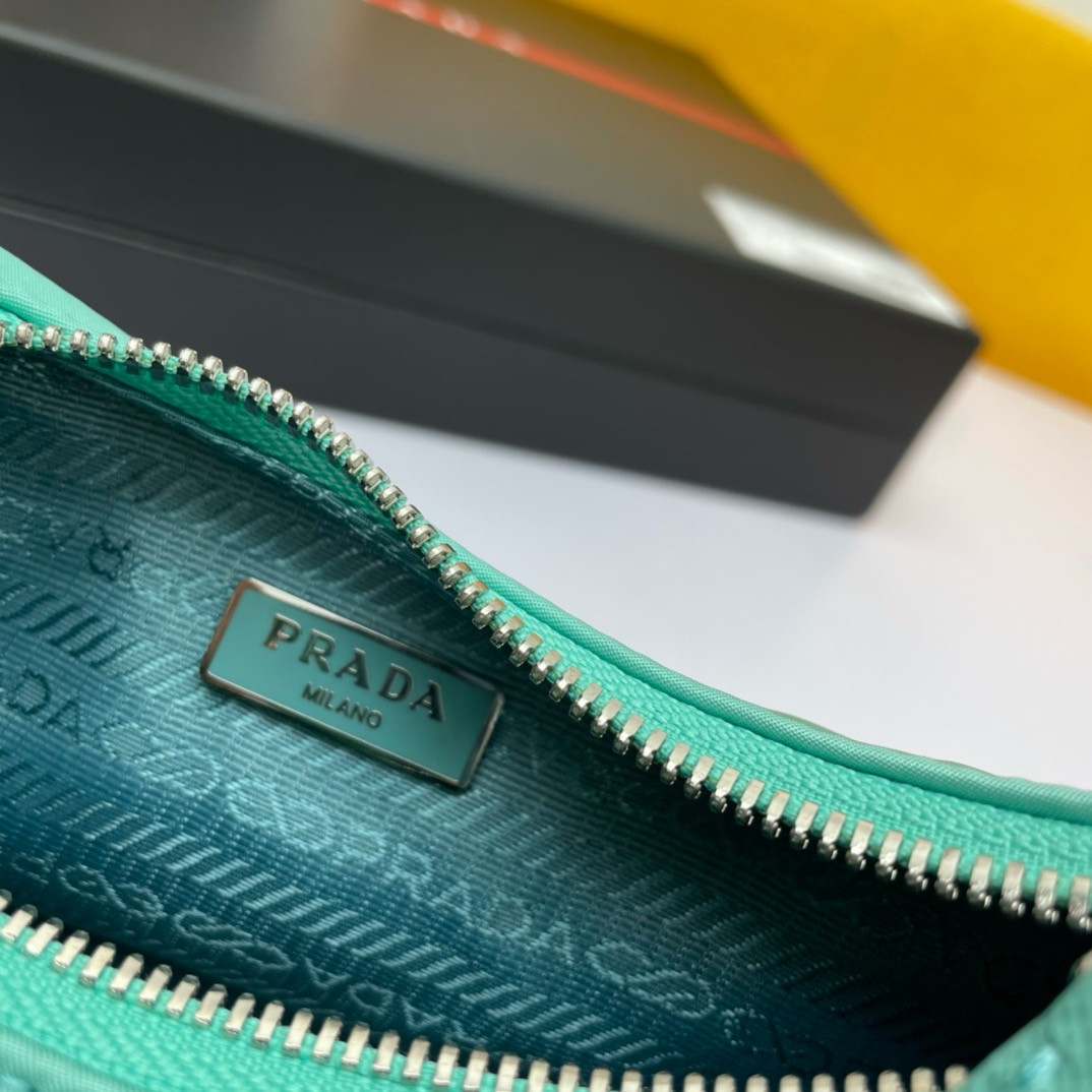 Pra*a re-edition 2005 re-nylon bag dark green