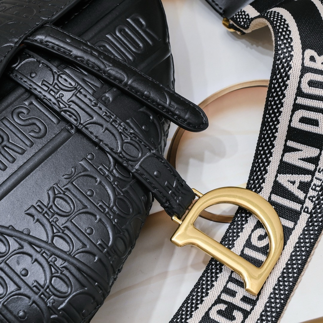 D*or saddle bag with strap black oblique embossed calfskin 25.5x20x6.5cm