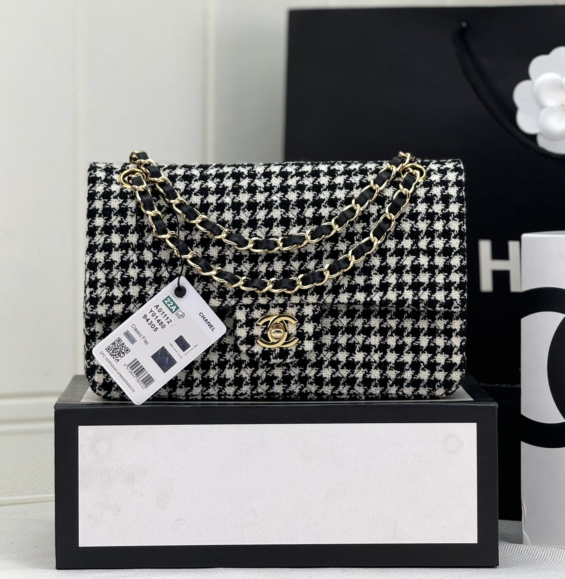 Ch*el mini classic 11.12 handbag 25 15.5 × 25.5 × 6.5 cm