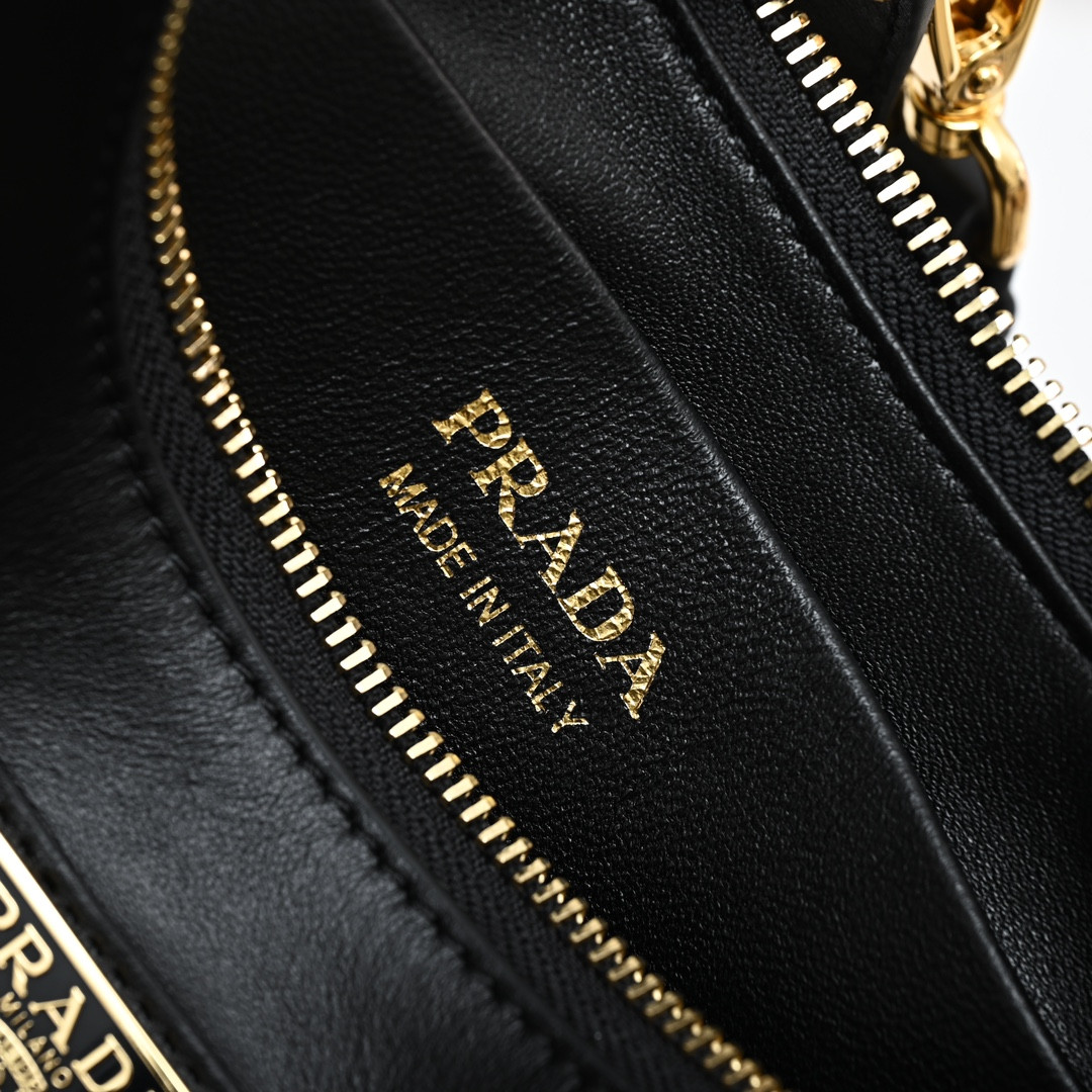 Pra*a arqué shoulder bag 22.5x18.5x6.5cm