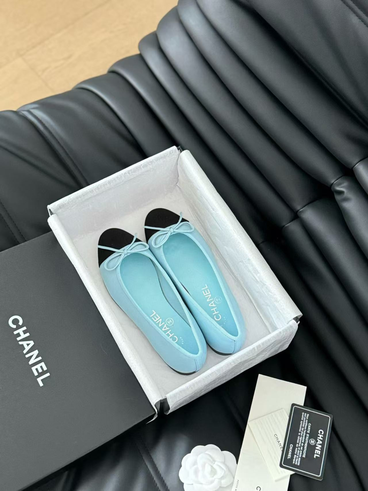 ua Ch*el ballet flats