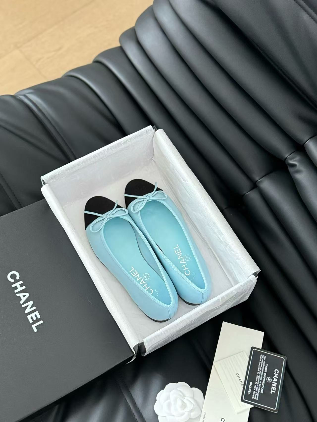 ua Ch*el ballet flats