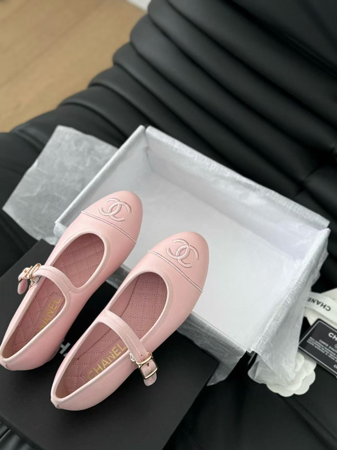ua Ch*el ballet flats