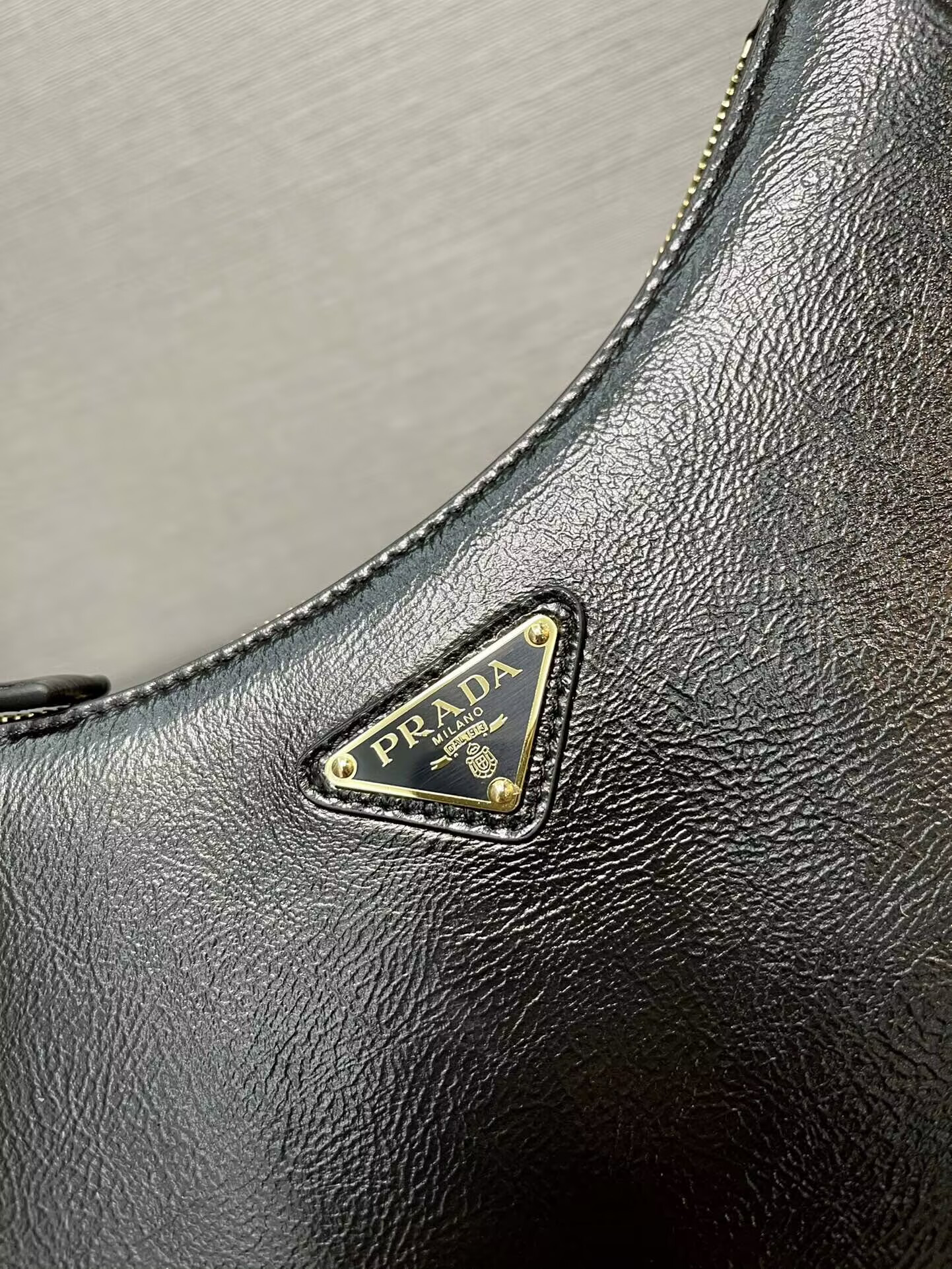 Pra*a arqué shoulder bag 22.5x18.5x6.5cm