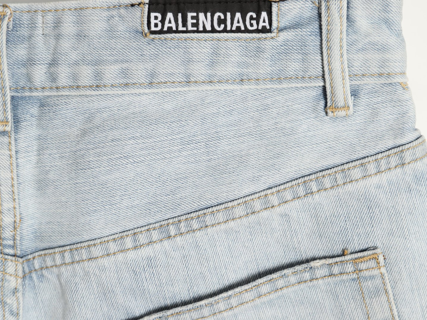 Ba*len*cia*ga 25ss shorts