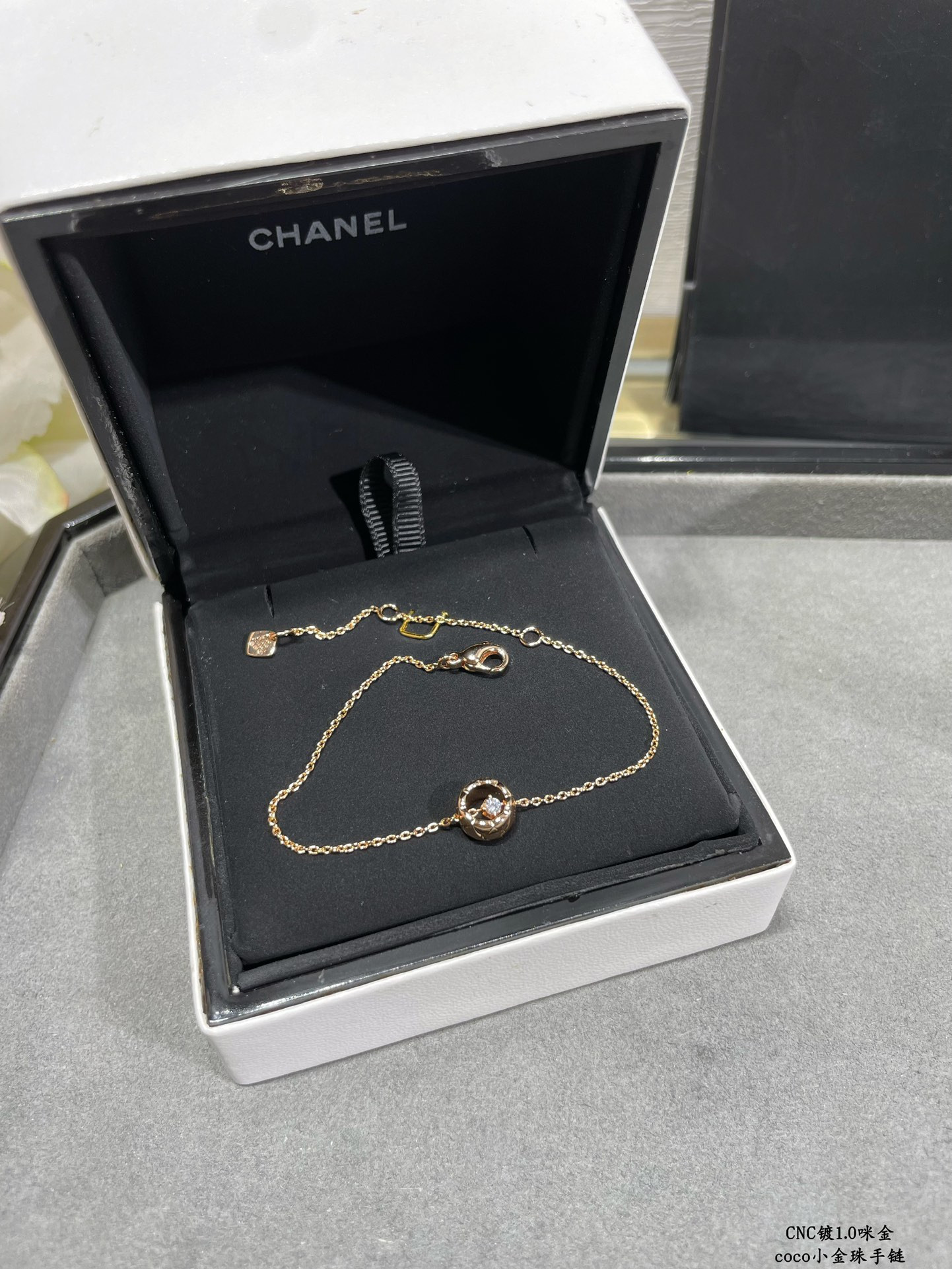 ch*el carved Di*m*nd-shaped gold bead bracelet