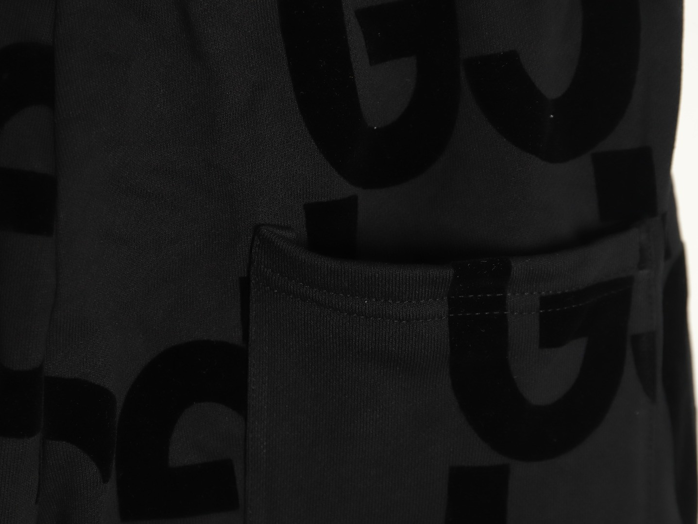 G*u*i 25ss shorts