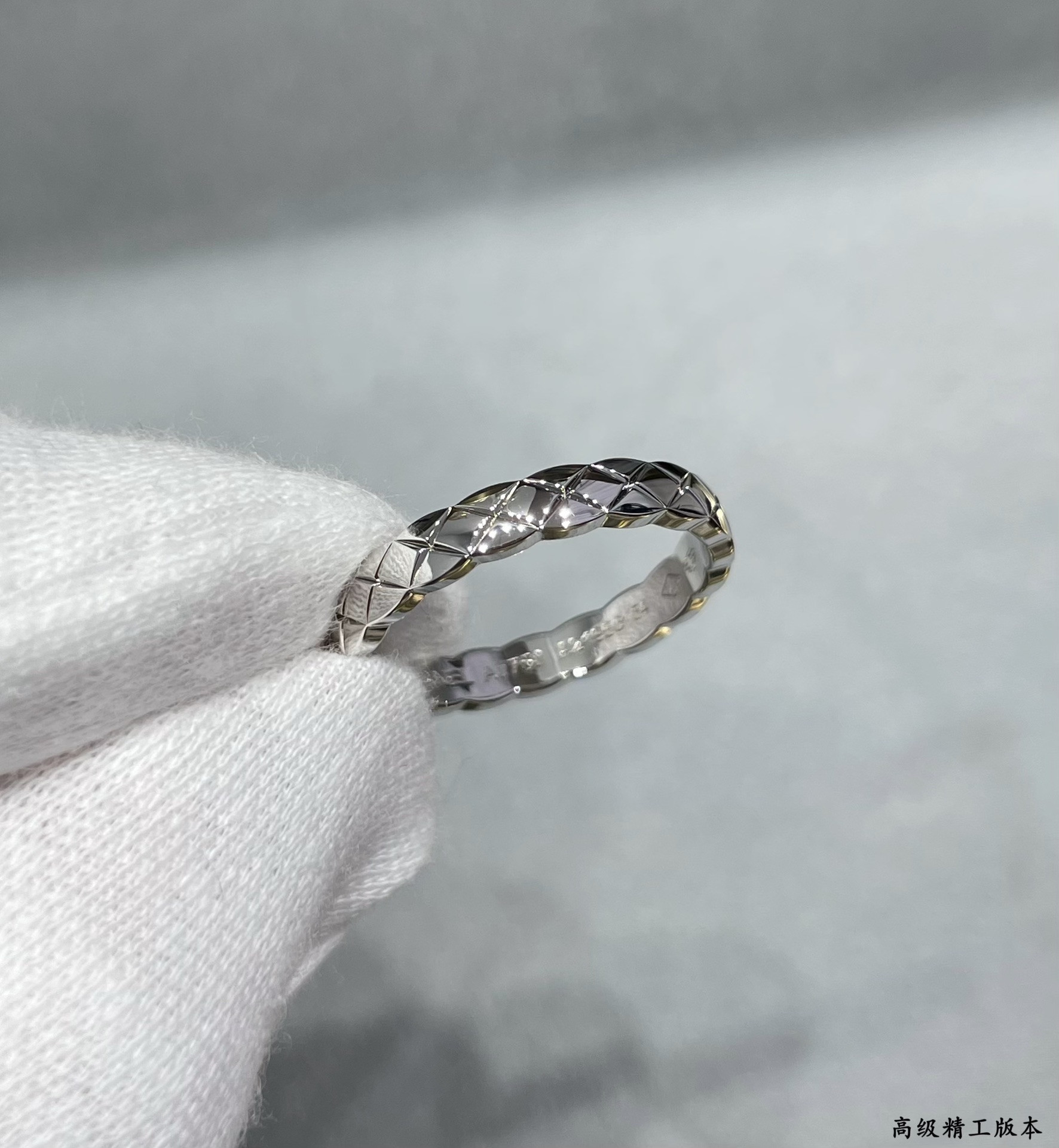 ch*el narrow Di*m*nd pattern smooth ring