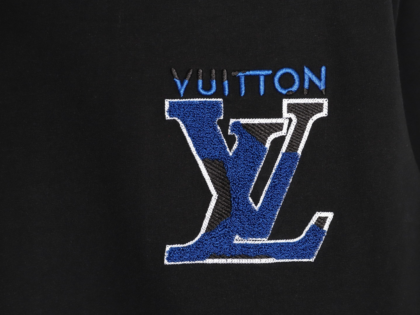 l0*is V*t0n long-sleeved t-shirt