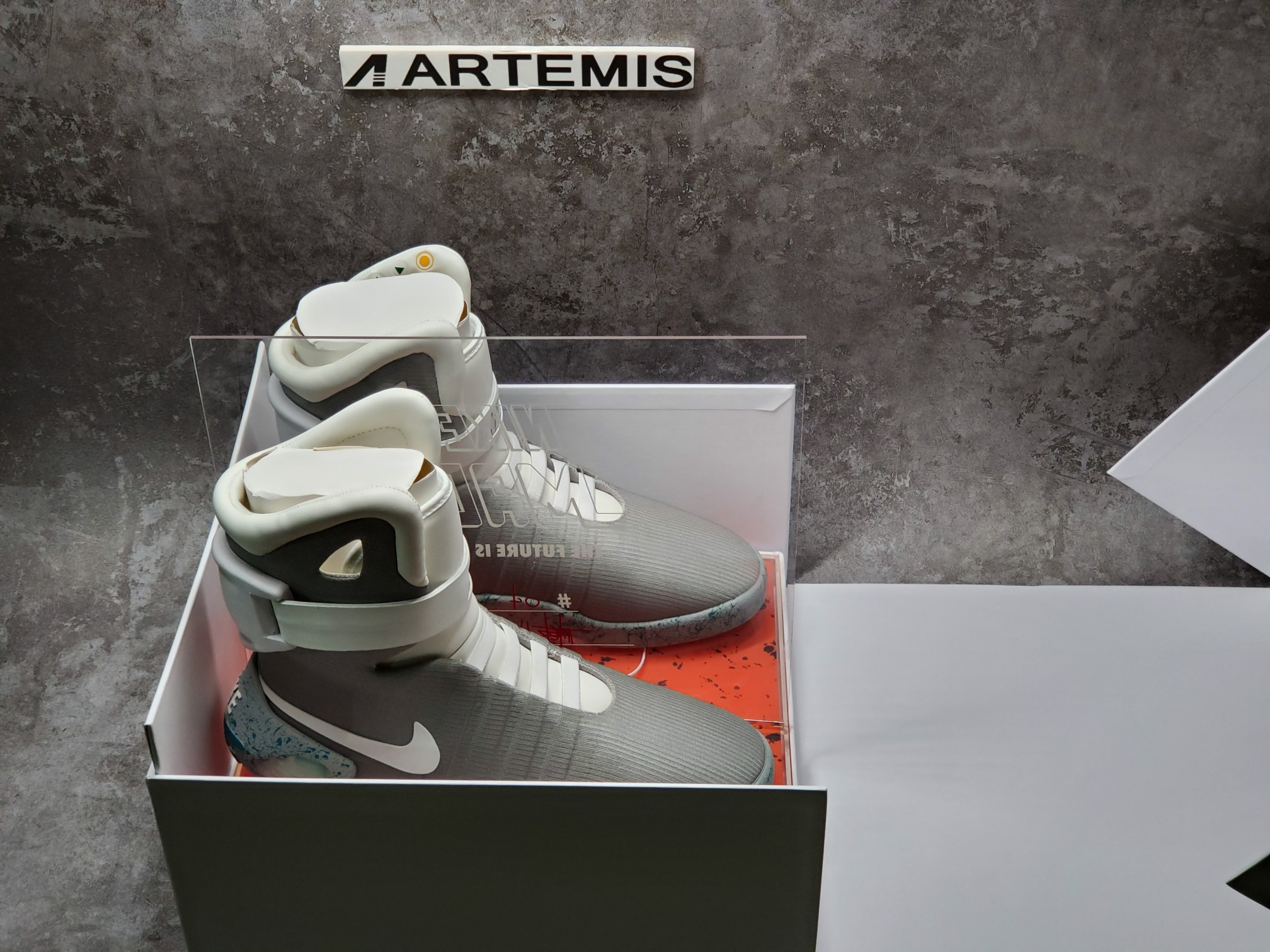 Nike Mag 