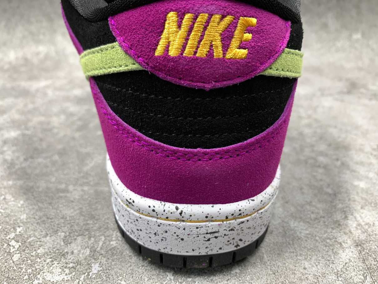 Nike SB Dunk Low Red Plum