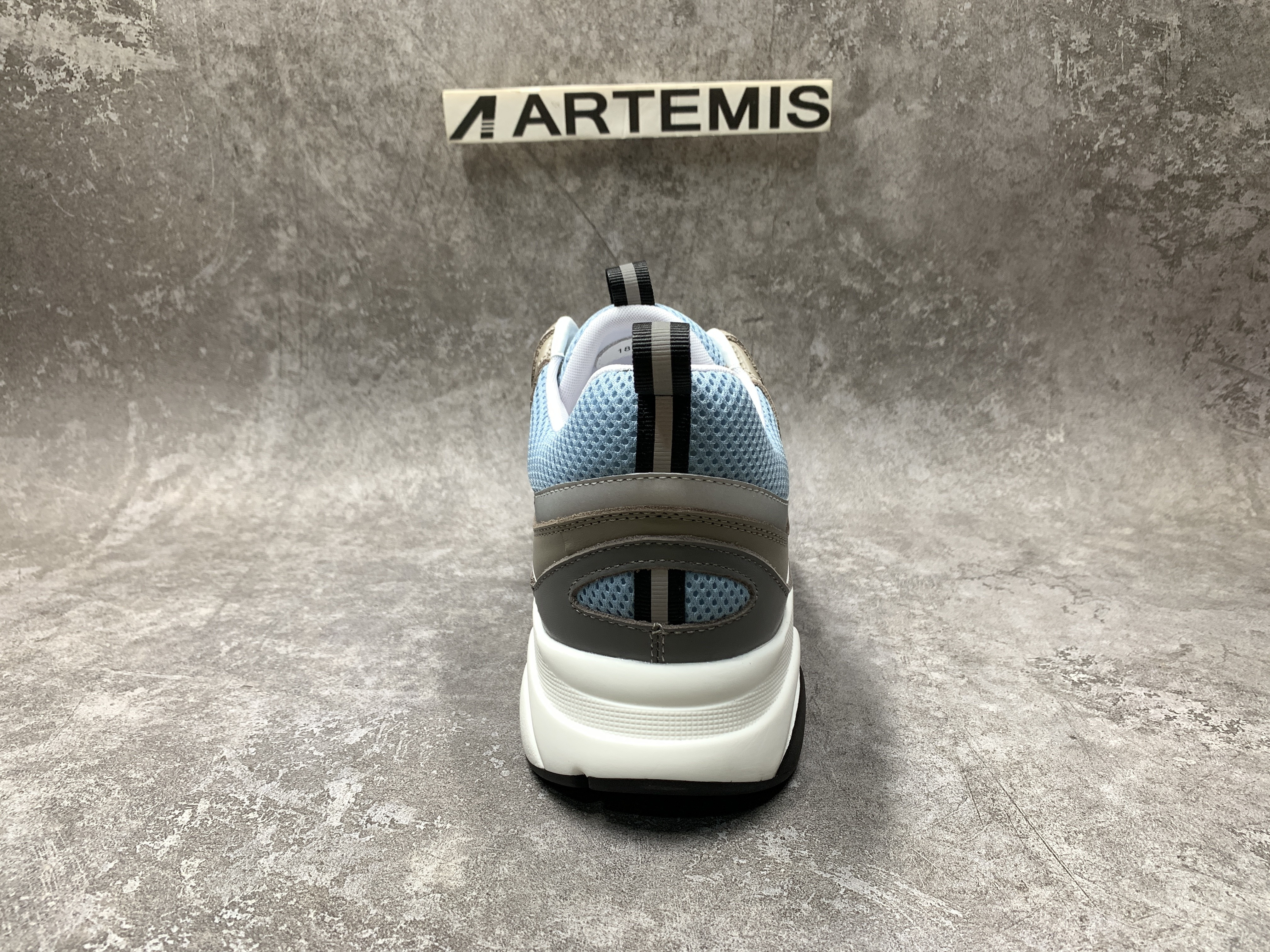 D*or b22 white blue