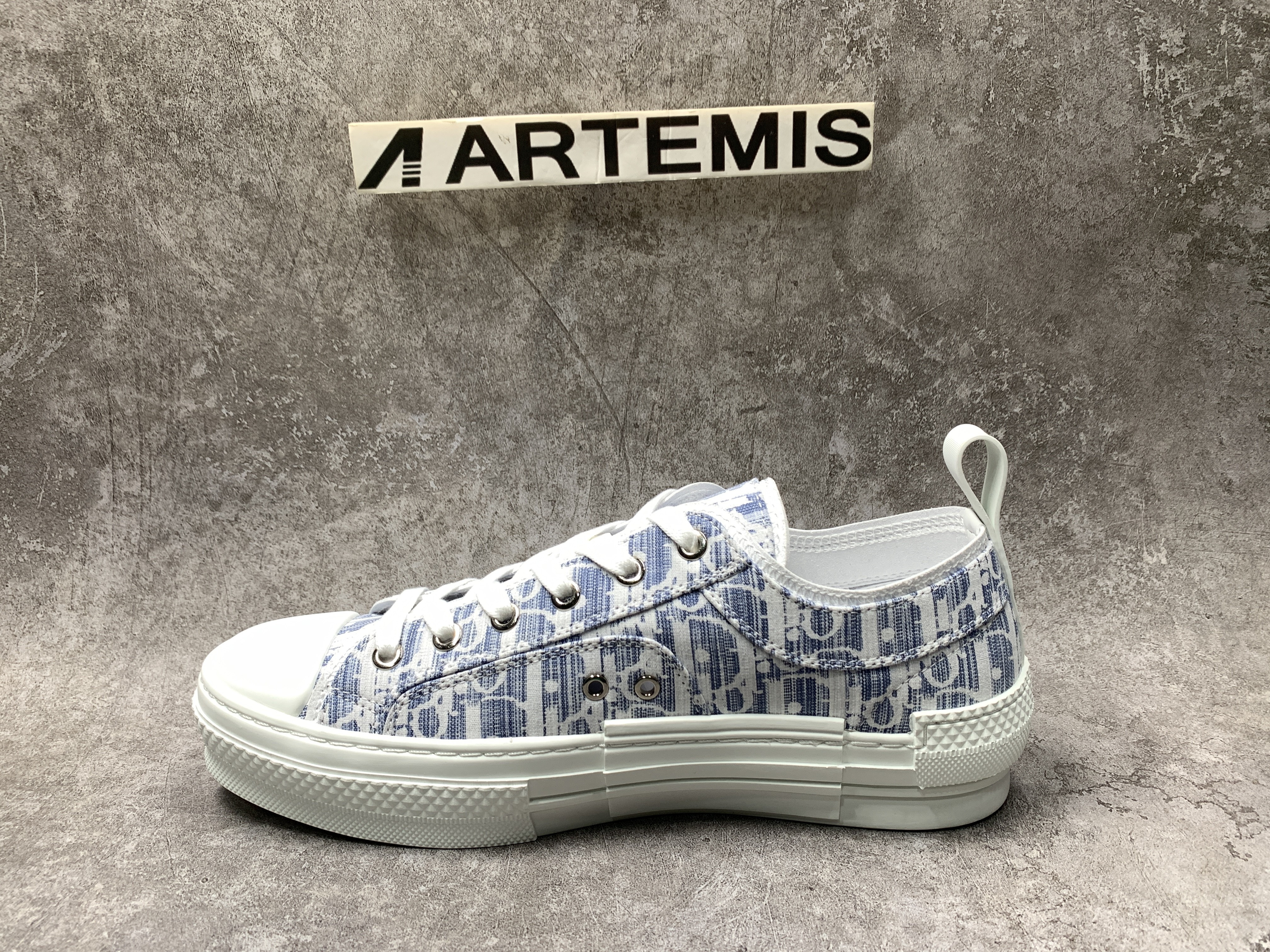 D*or b23 low blue