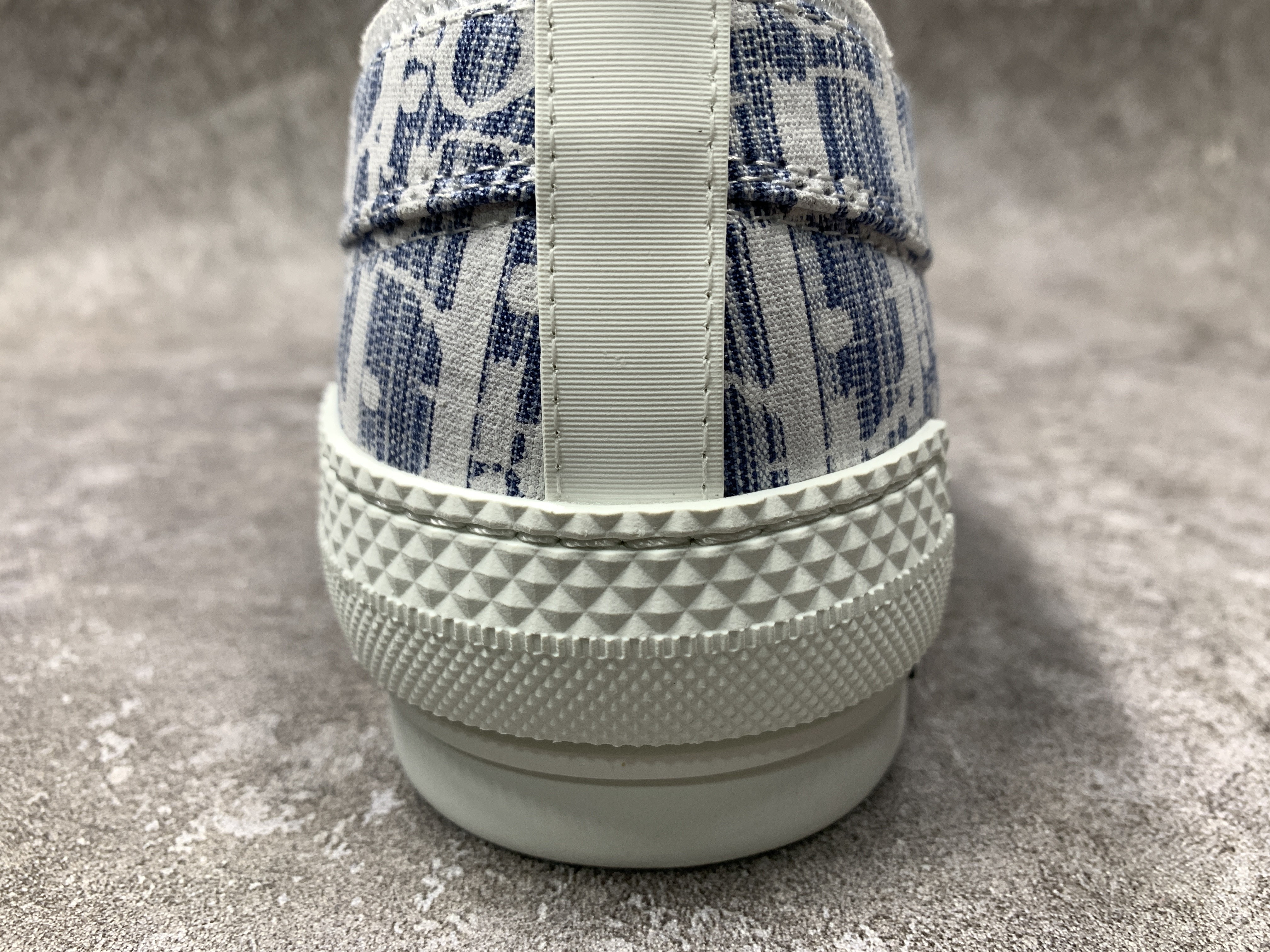 D*or b23 low blue