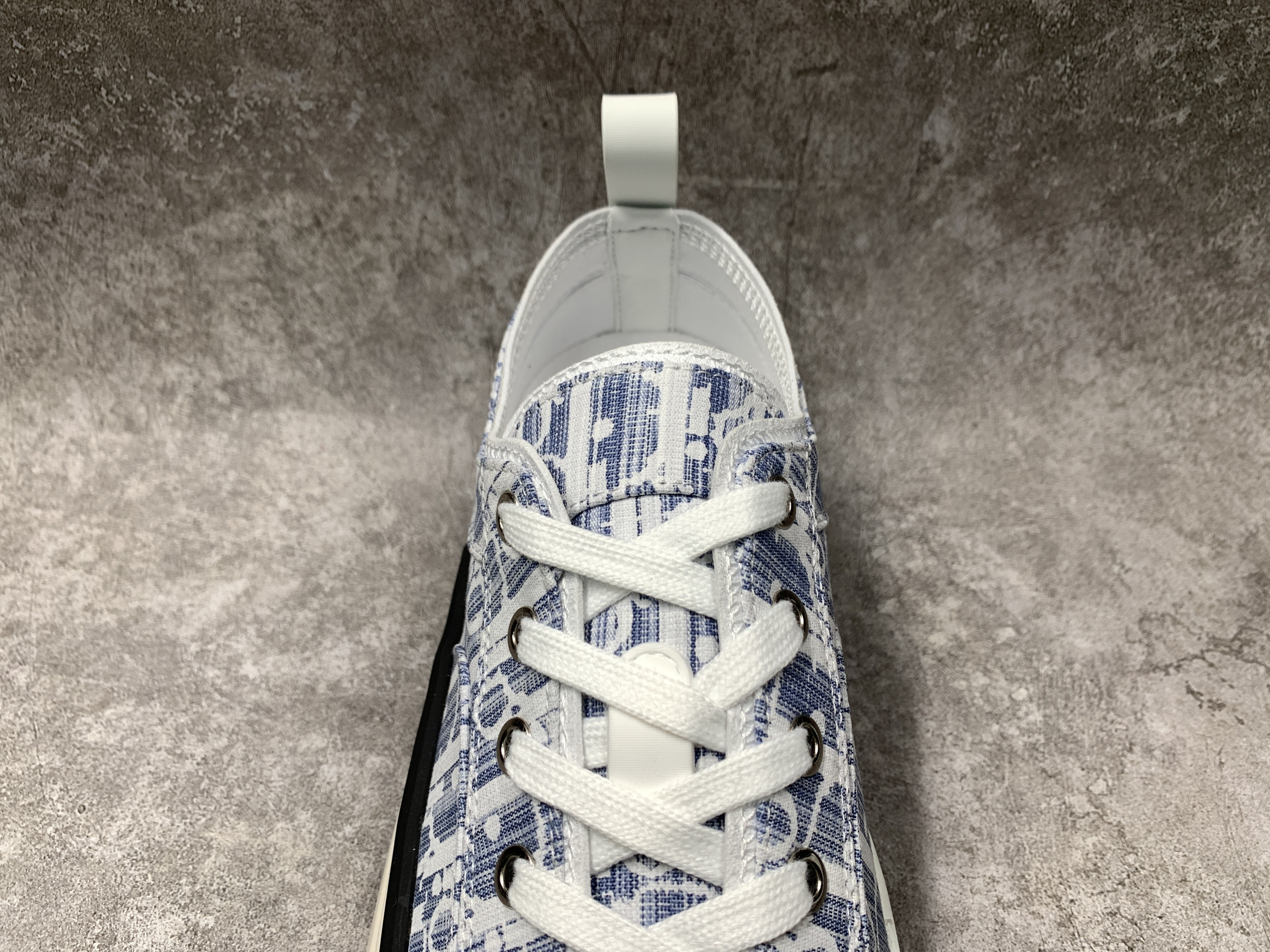 D*or b23 low blue