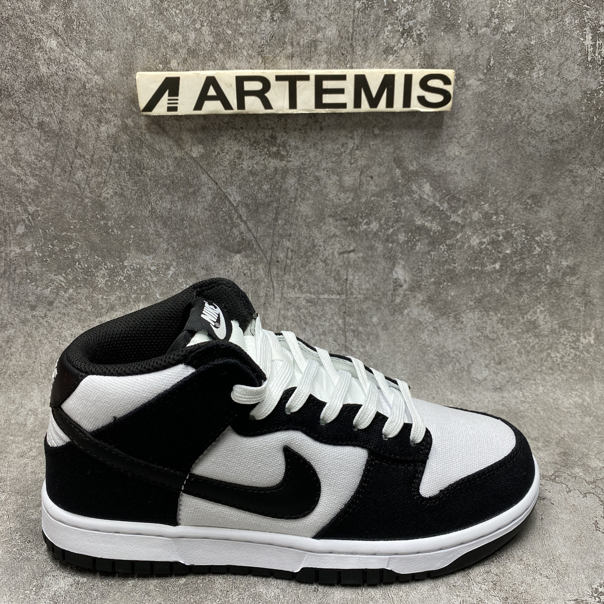Nike Dunk Mid Panda