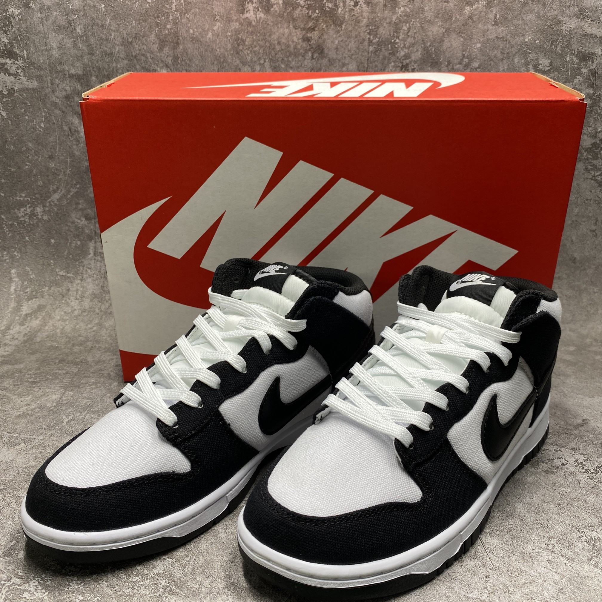 Nike Dunk Mid Panda