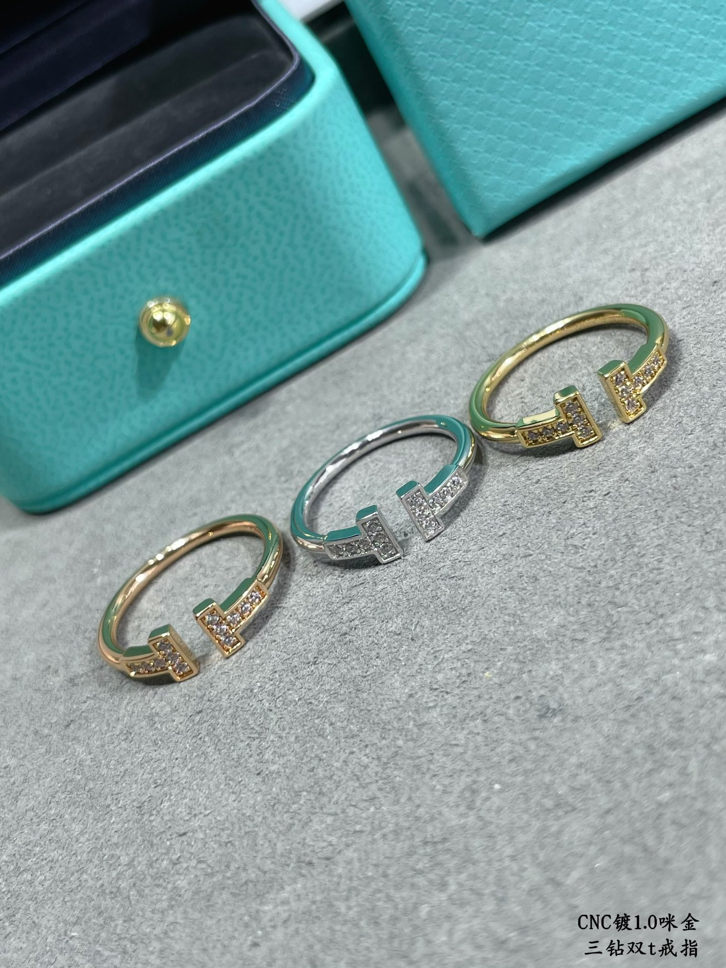 t*f*ny & co. double t Di*m*nd-banded ring