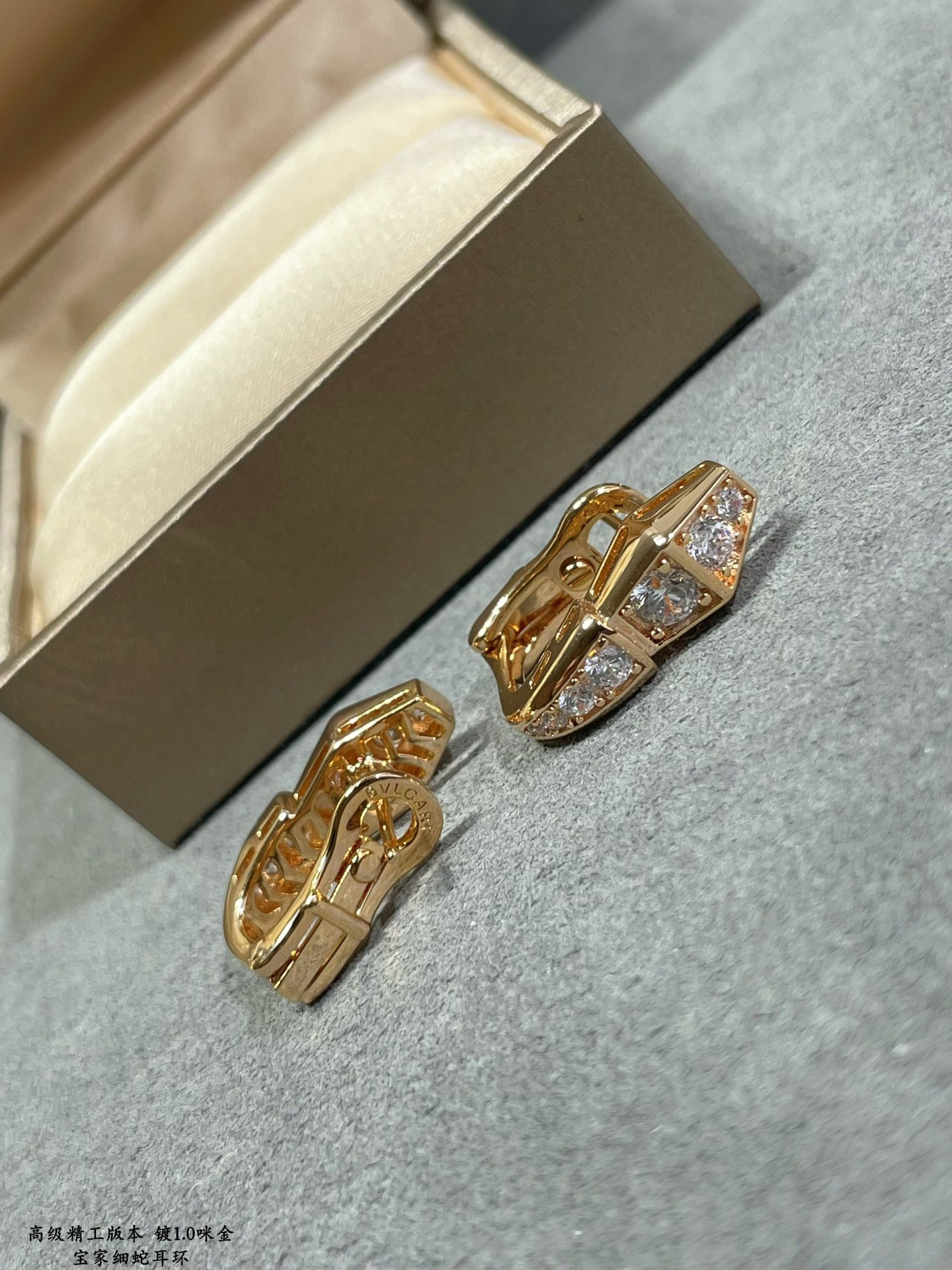 b*l*ai full of Di*m*nd snake earrings