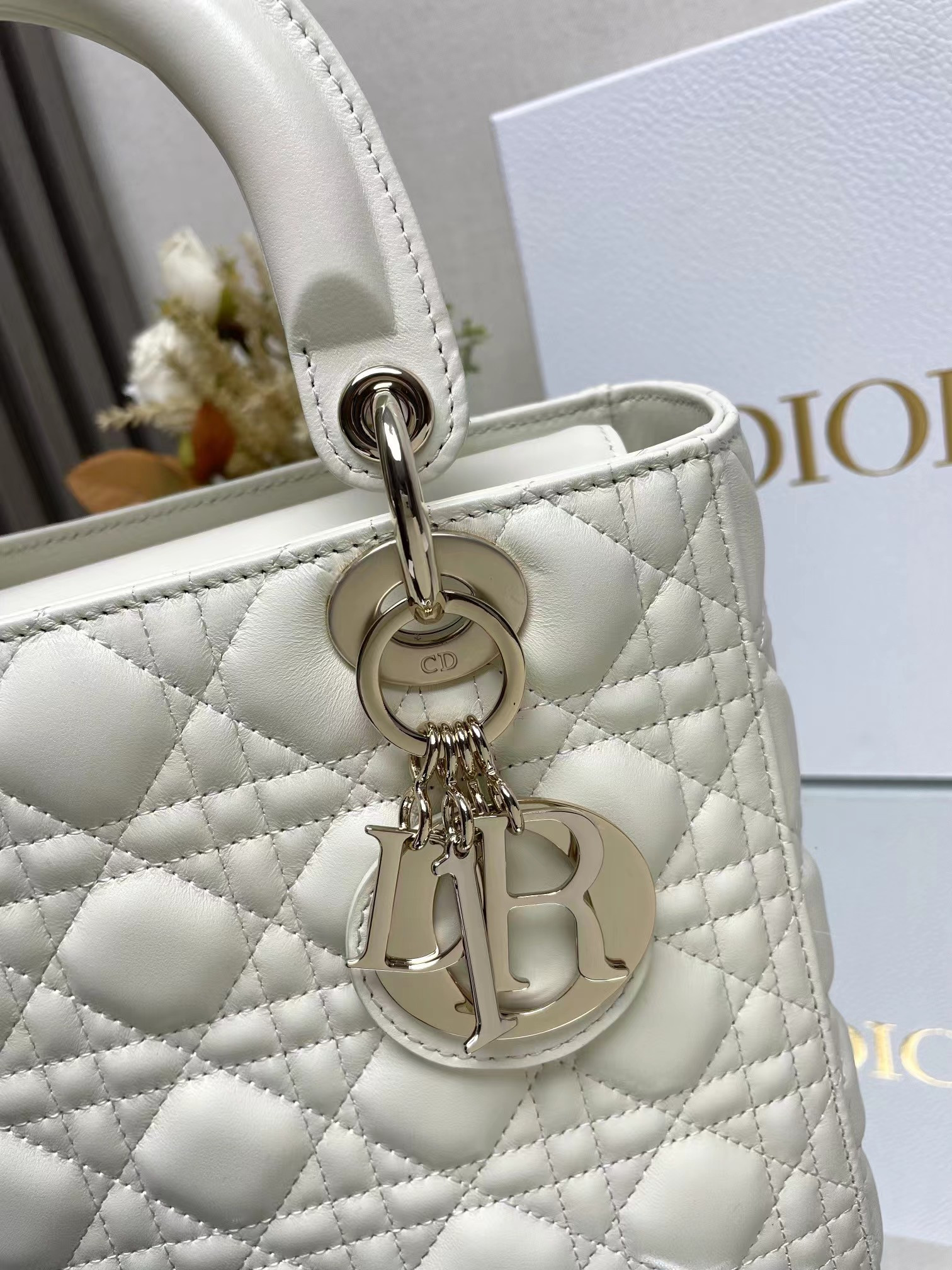 medium lady D*or bag  24 x 20 x 12 cm
