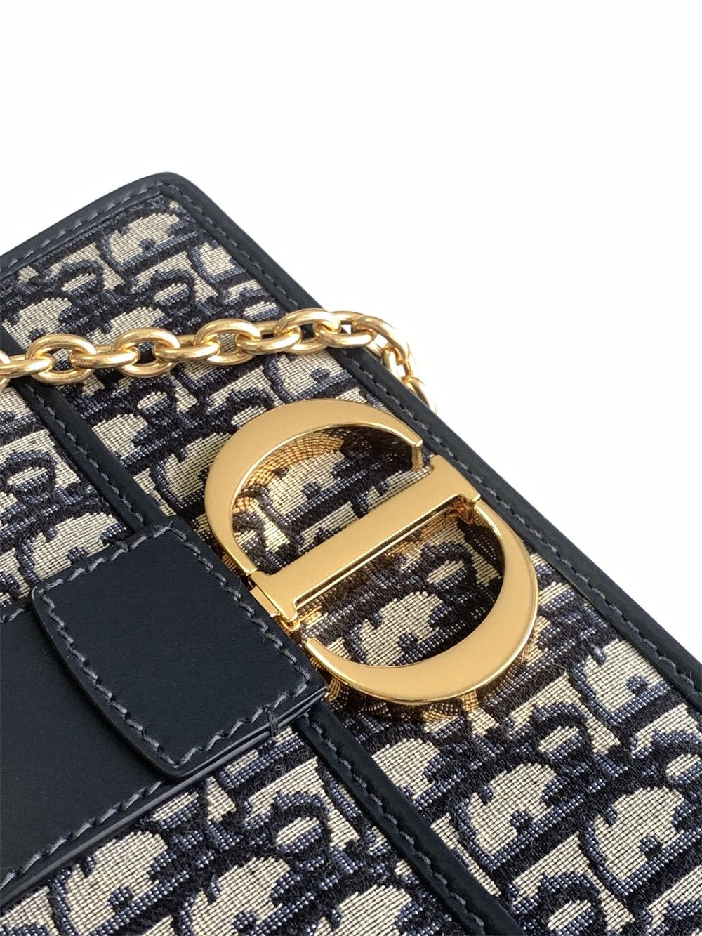 D*or 30 montaigne east-west bag with chain blue D*or oblique jacquard 25x16.5x8 cm