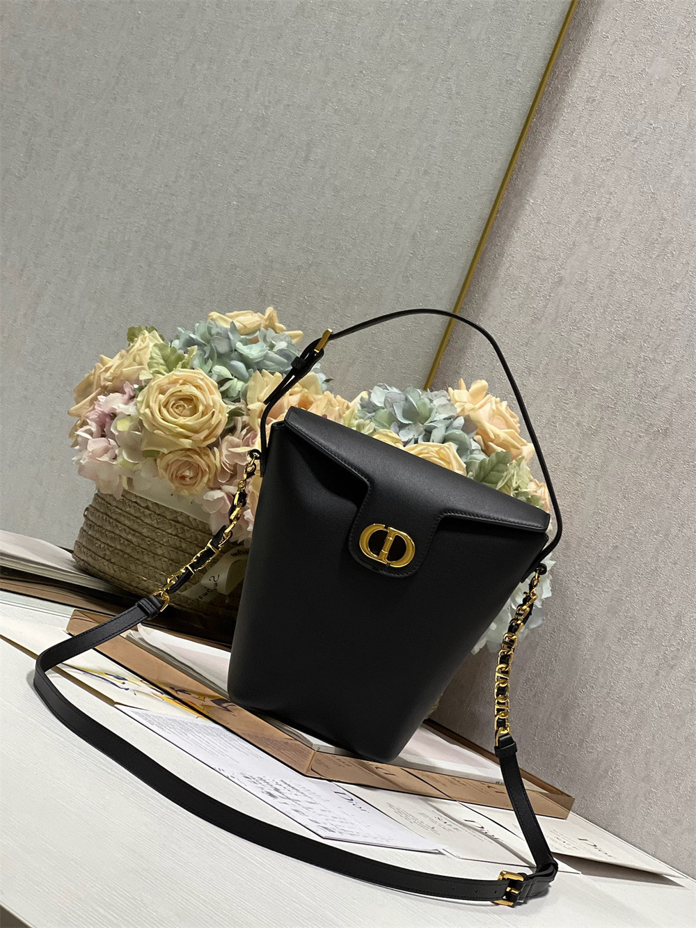 D*or 30 montaigne large chain bucket bag black 17x7x18cm