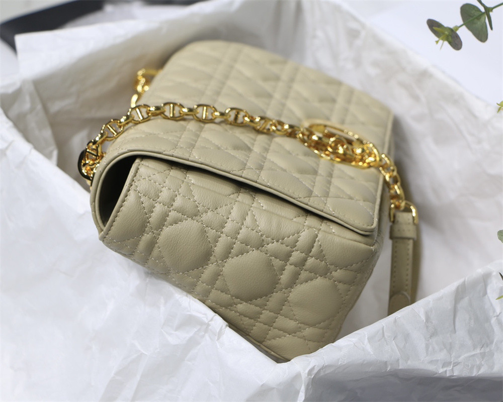 large d*or caro bag beige S*pple cannage calfskin 29 x 18 x 10 cm