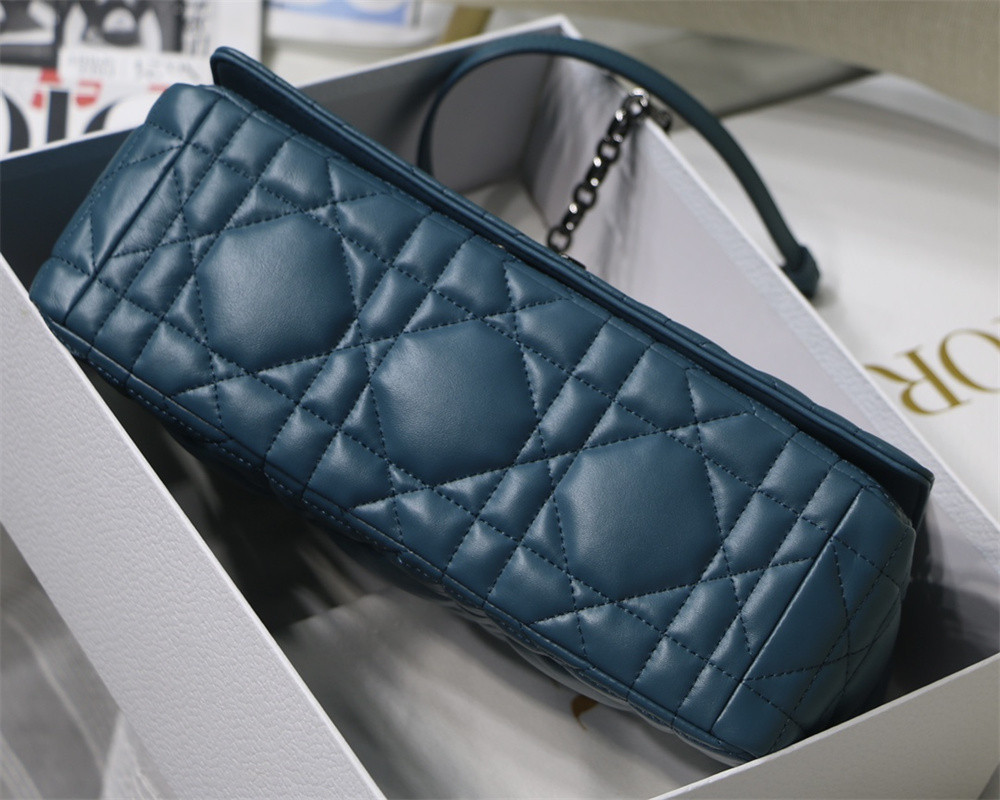 large d*or caro bag navy S*pple cannage calfskin with silver hardware 29 x 18 x 10 cm
