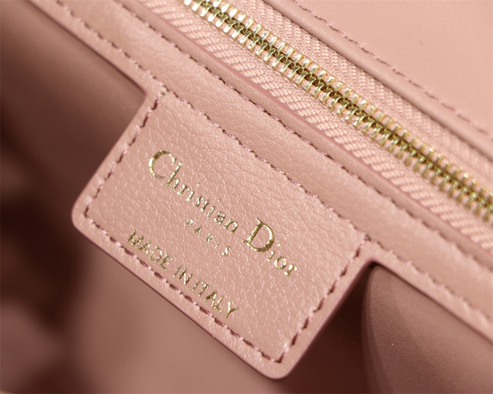 large d*or caro bag pink S*pple cannage calfskin 29 x 18 x 10 cm