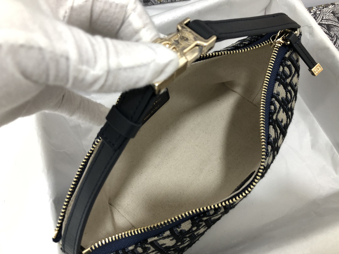 medium D*or travel nomad pouch