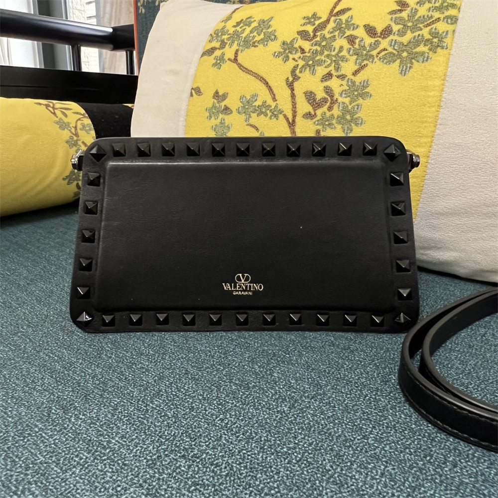 VALENTINO GARAVANI ROCKSTUD23 SMALL SMOOTH CALFSKIN SHOULDER BAG BLACK