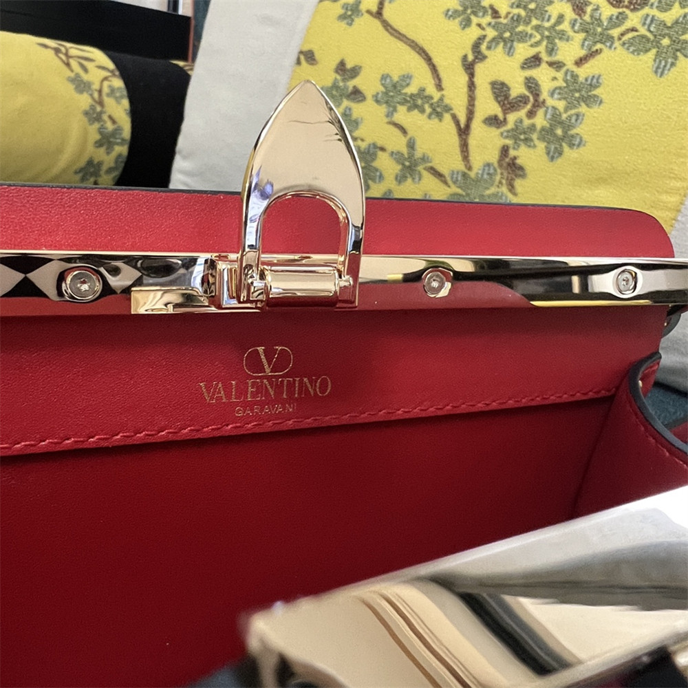 VALENTINO GARAVANI ROCKSTUD23 SMALL SMOOTH CALFSKIN SHOULDER BAG RED