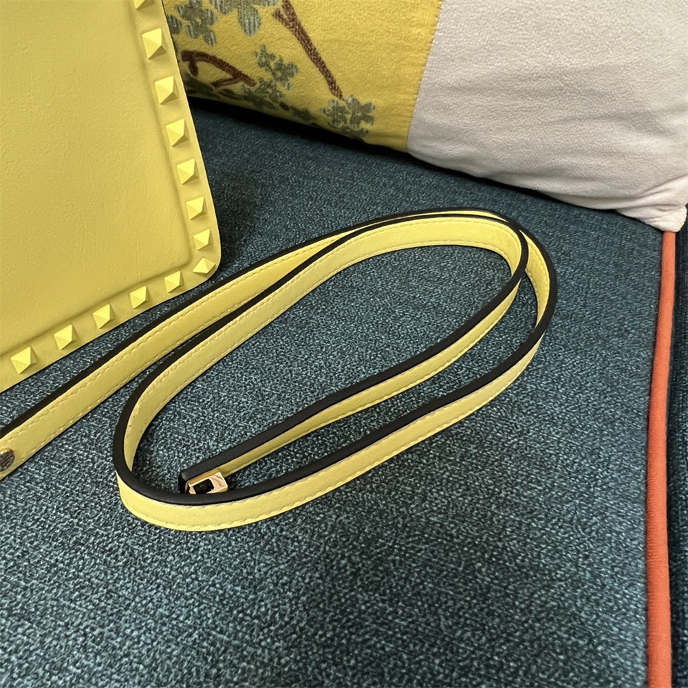 VALENTINO GARAVANI ROCKSTUD23 smooth calfskin handbag Yellow