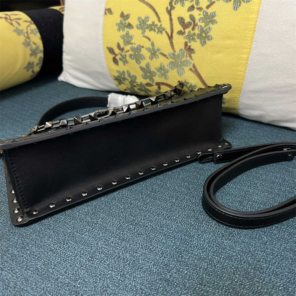 VALENTINO GARAVANI ROCKSTUD23 smooth calfskin handbag Black