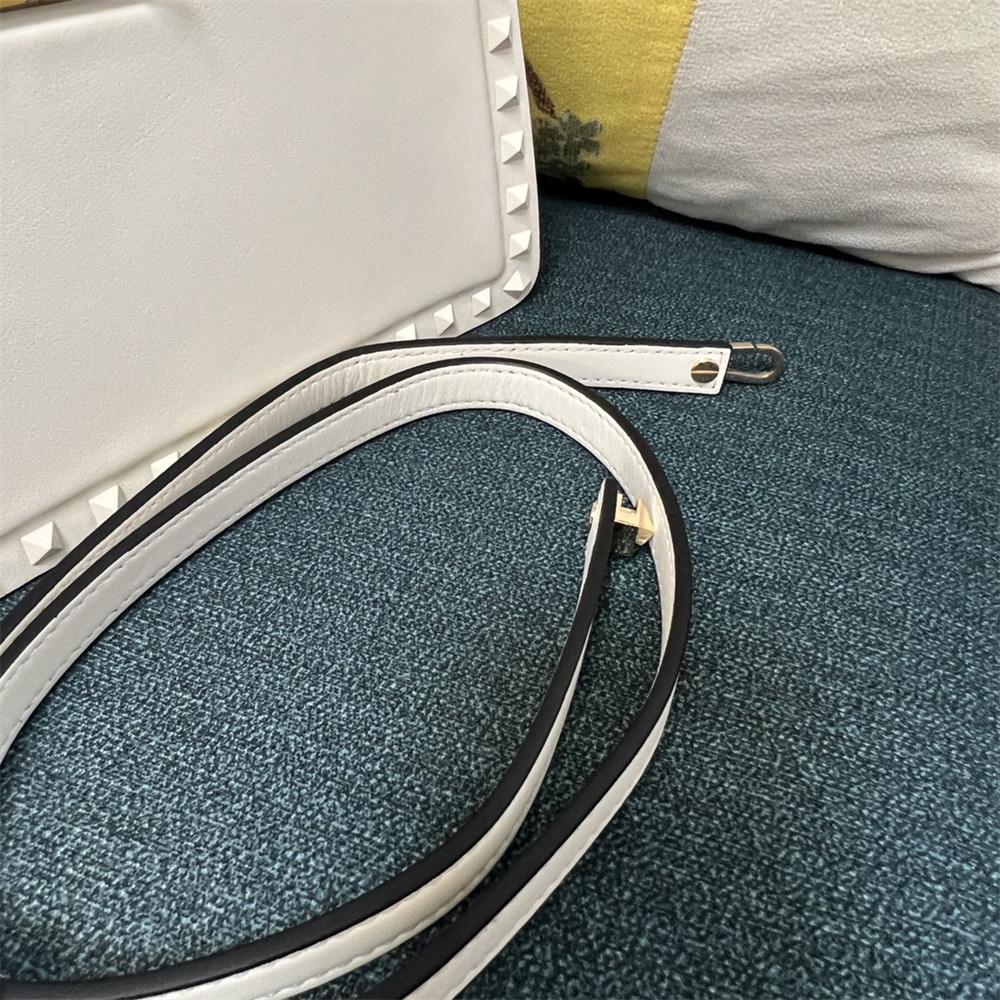 VALENTINO GARAVANI ROCKSTUD23 smooth calfskin handbag white