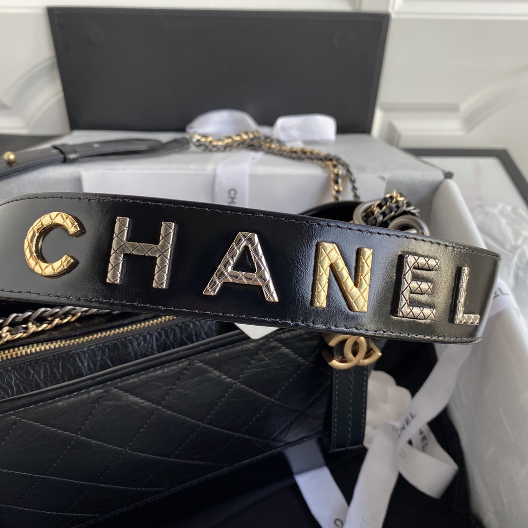 Ch*el gabrielle medium black with shoulder strap letters 21 x 28 x 10cm