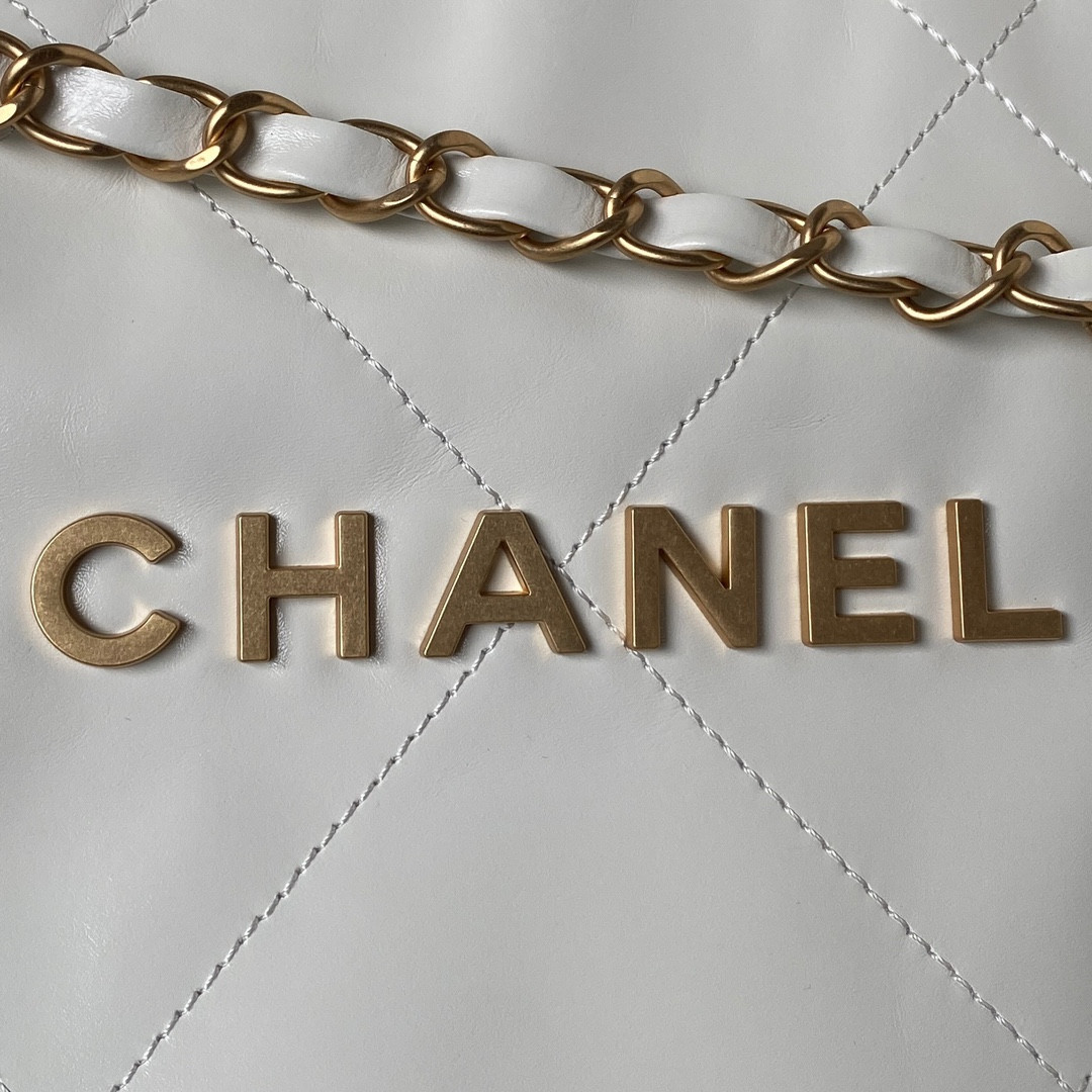 Ch*el 22 handbag shiny calfskin white 30×45×8cm