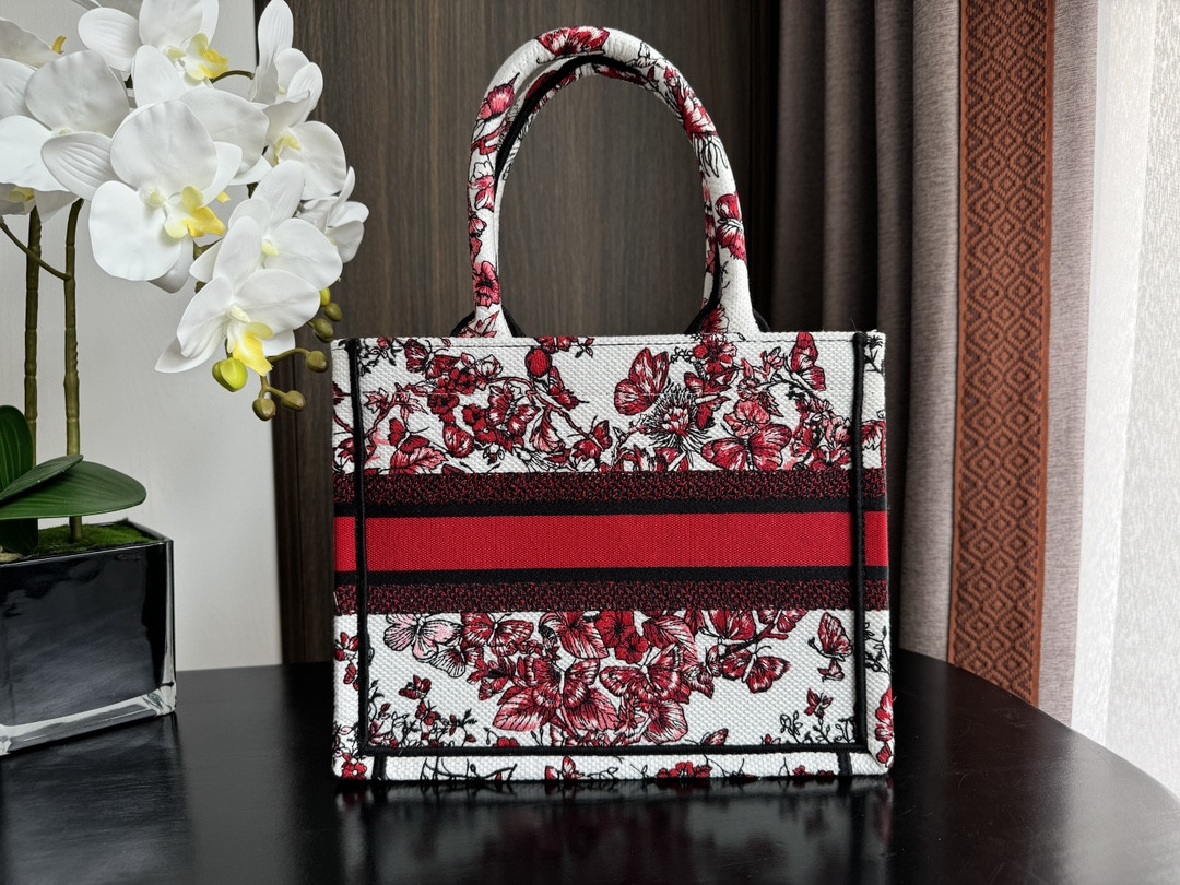 small D*or book tote white and red le cŒur des papillons embroidery 10.5 x 8.5 x 5.5 inches