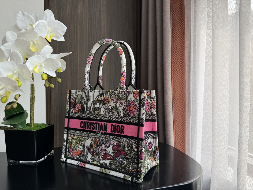 small D*or book tote white multicolor mexico millefiori embroidery 10.5 x 8.5 x 5.5 inches