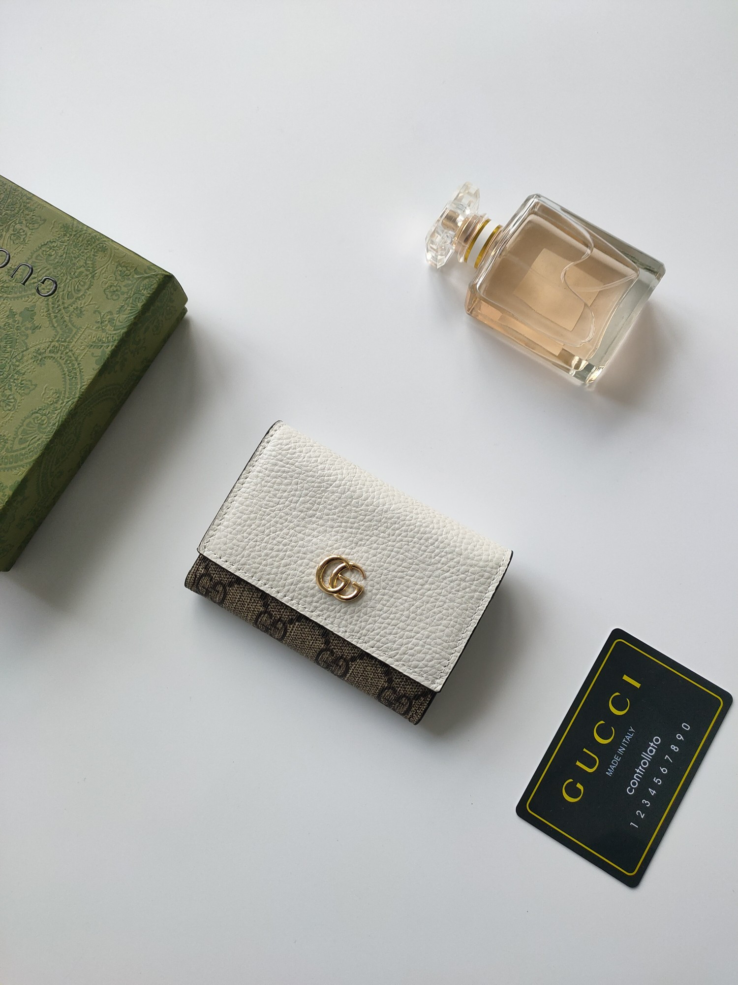 G*u*i gg  card case wallet