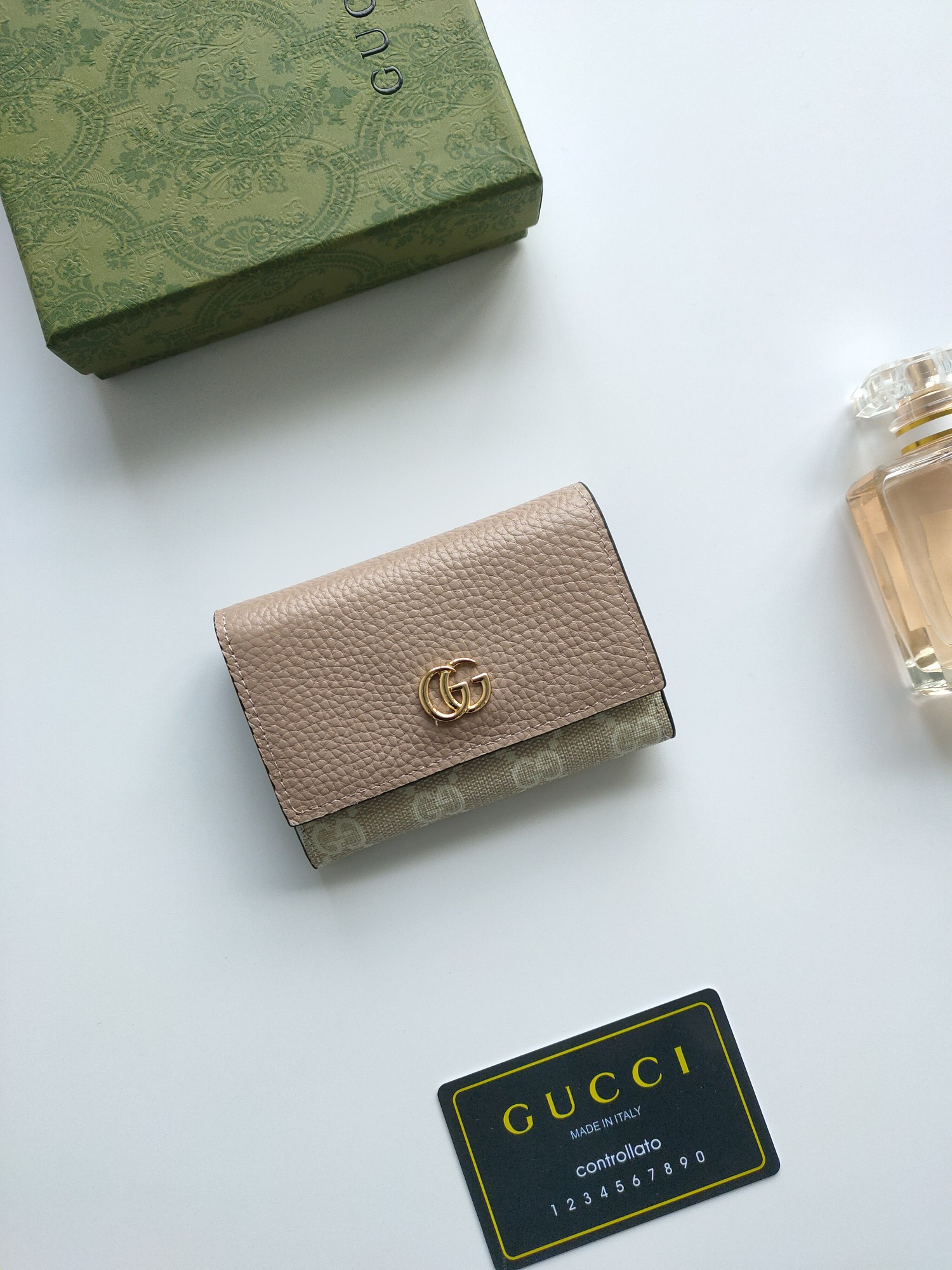 G*u*i gg  card case wallet