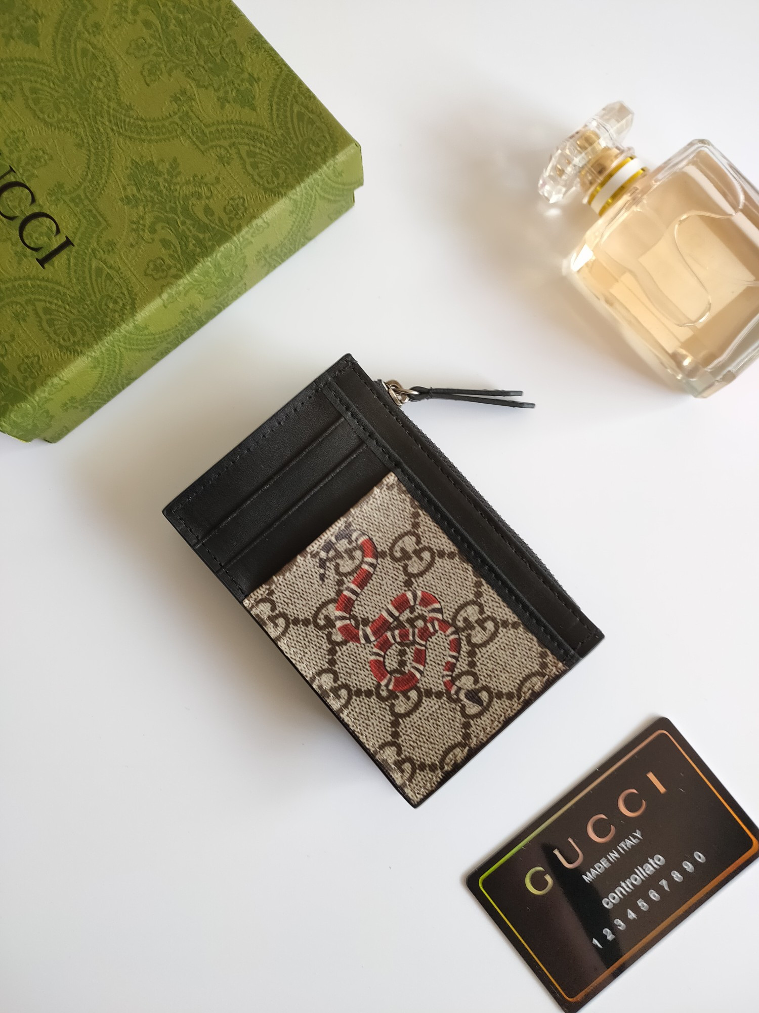 G*u*i gg  card case wallet