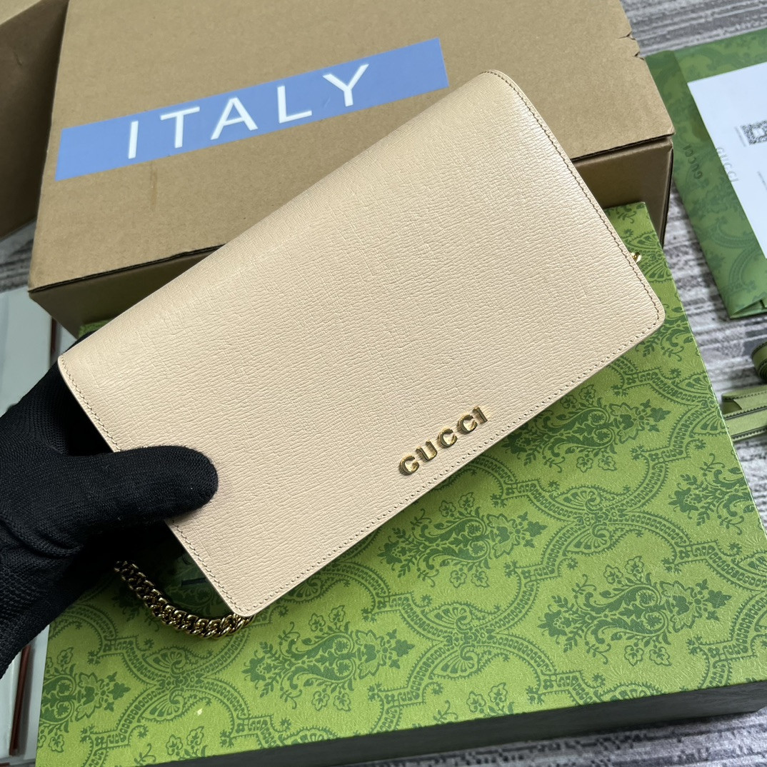 chain wallet with G*u*i script light beige 7.8"w x 5"h x 1.6"d