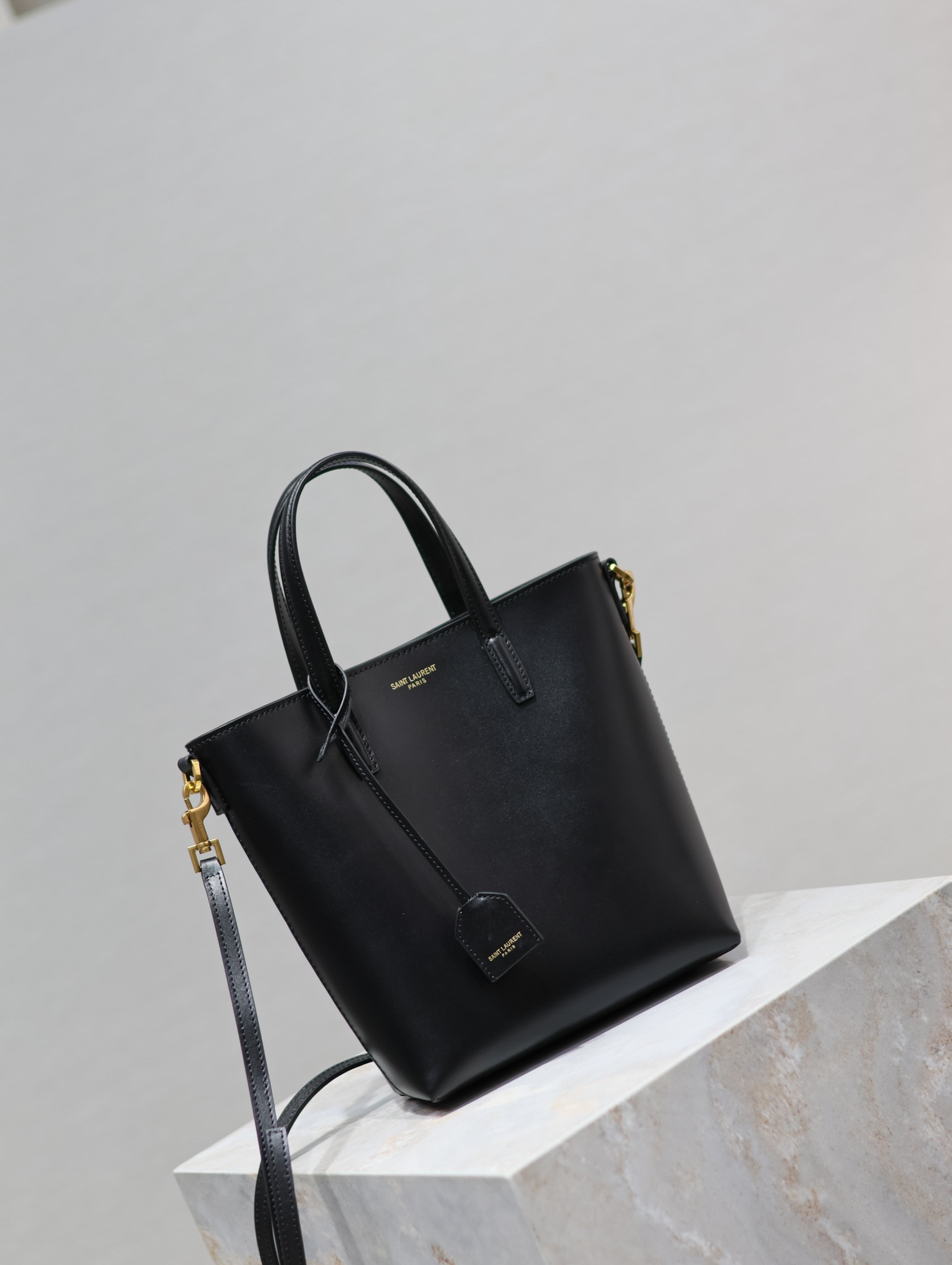 y*l Sa**t Lau*nt paris mini toy shopping in smooth leather black 7.1 x 6.7 x 3.1 inches