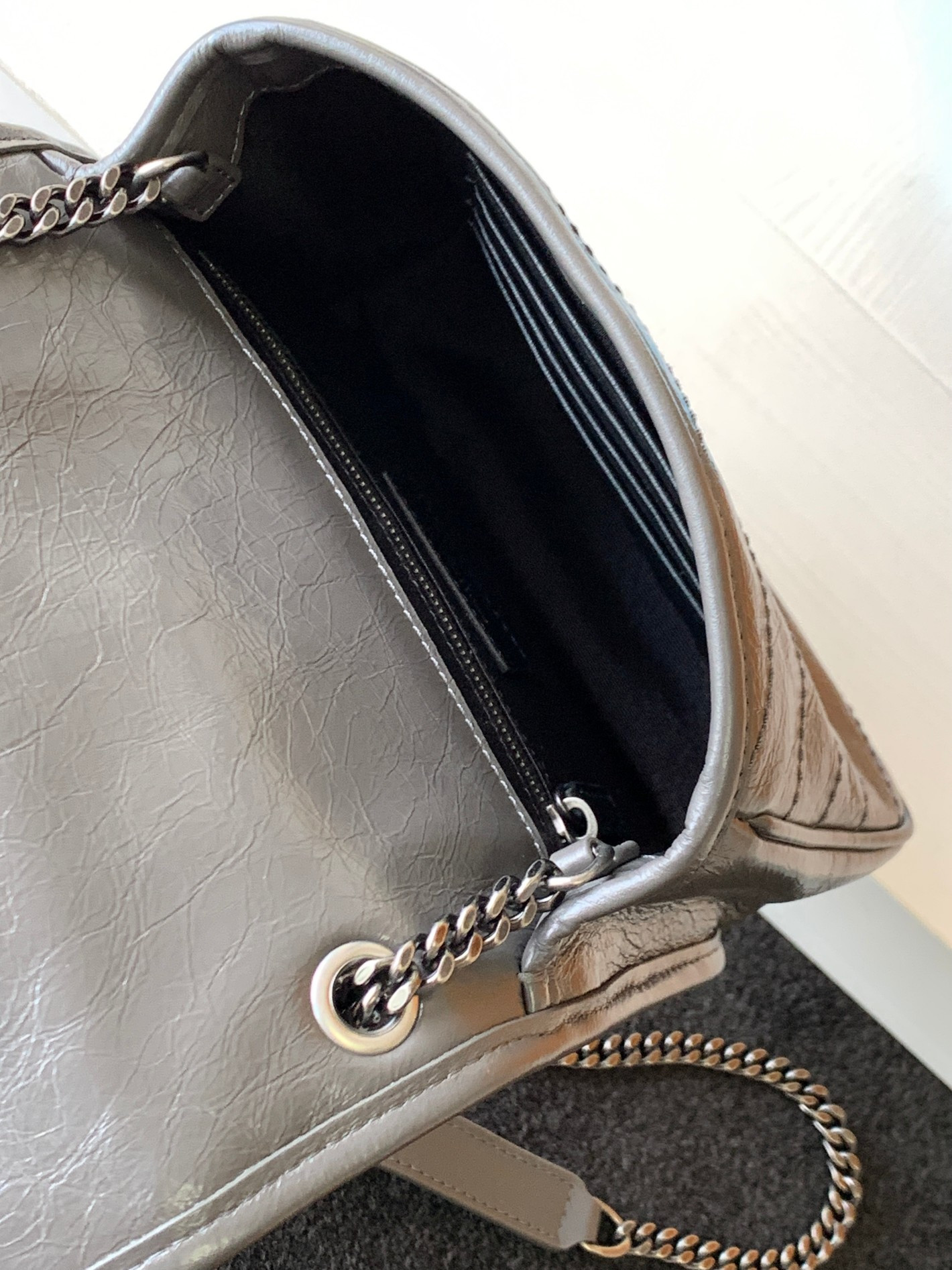 Y*L niki chain wallet in shiny leather gray 19 x 15 x 6 cm