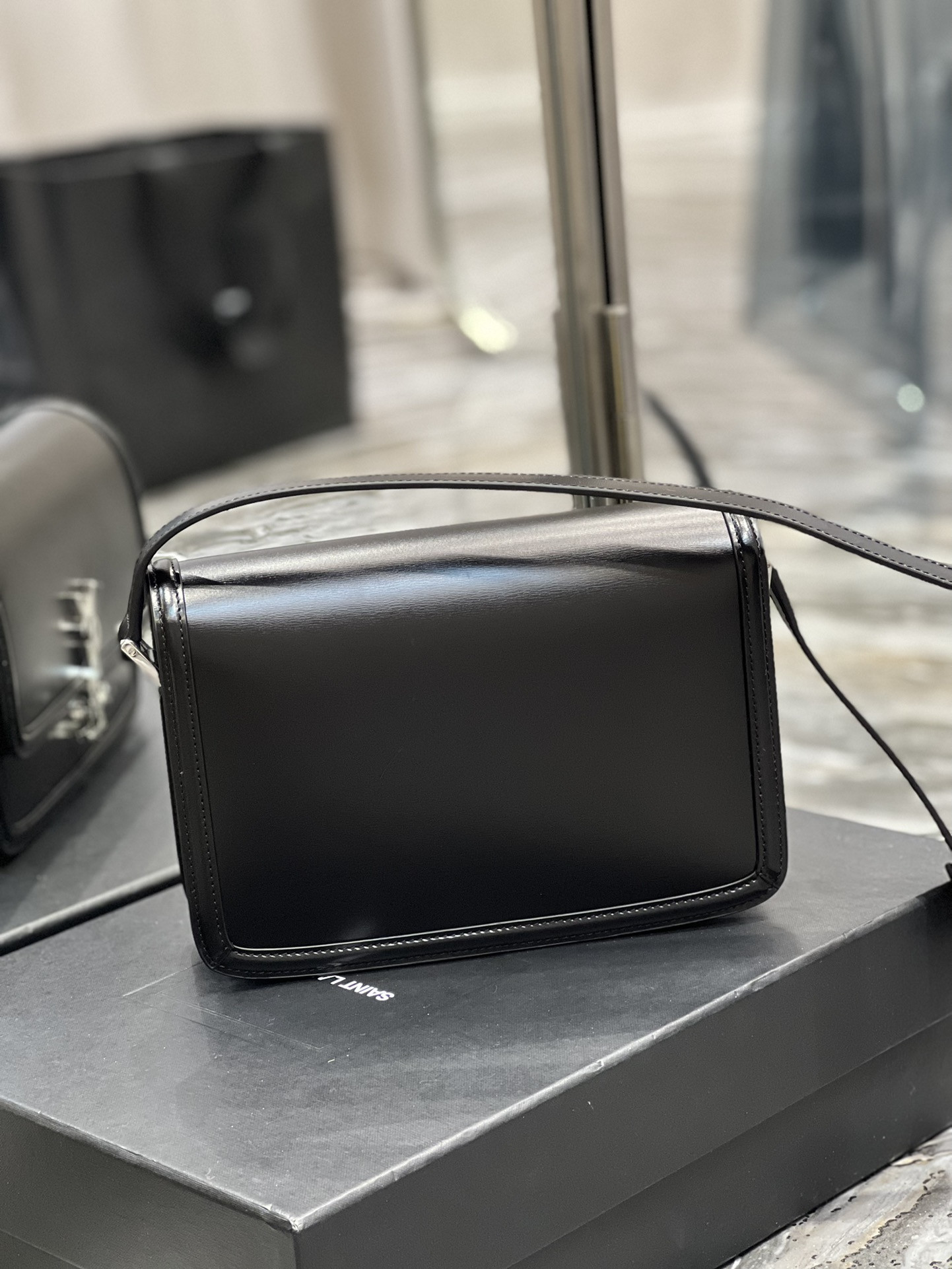 Y*L solferino medium in glazed leather black 9.1 x 6.3 x 2.4 inches