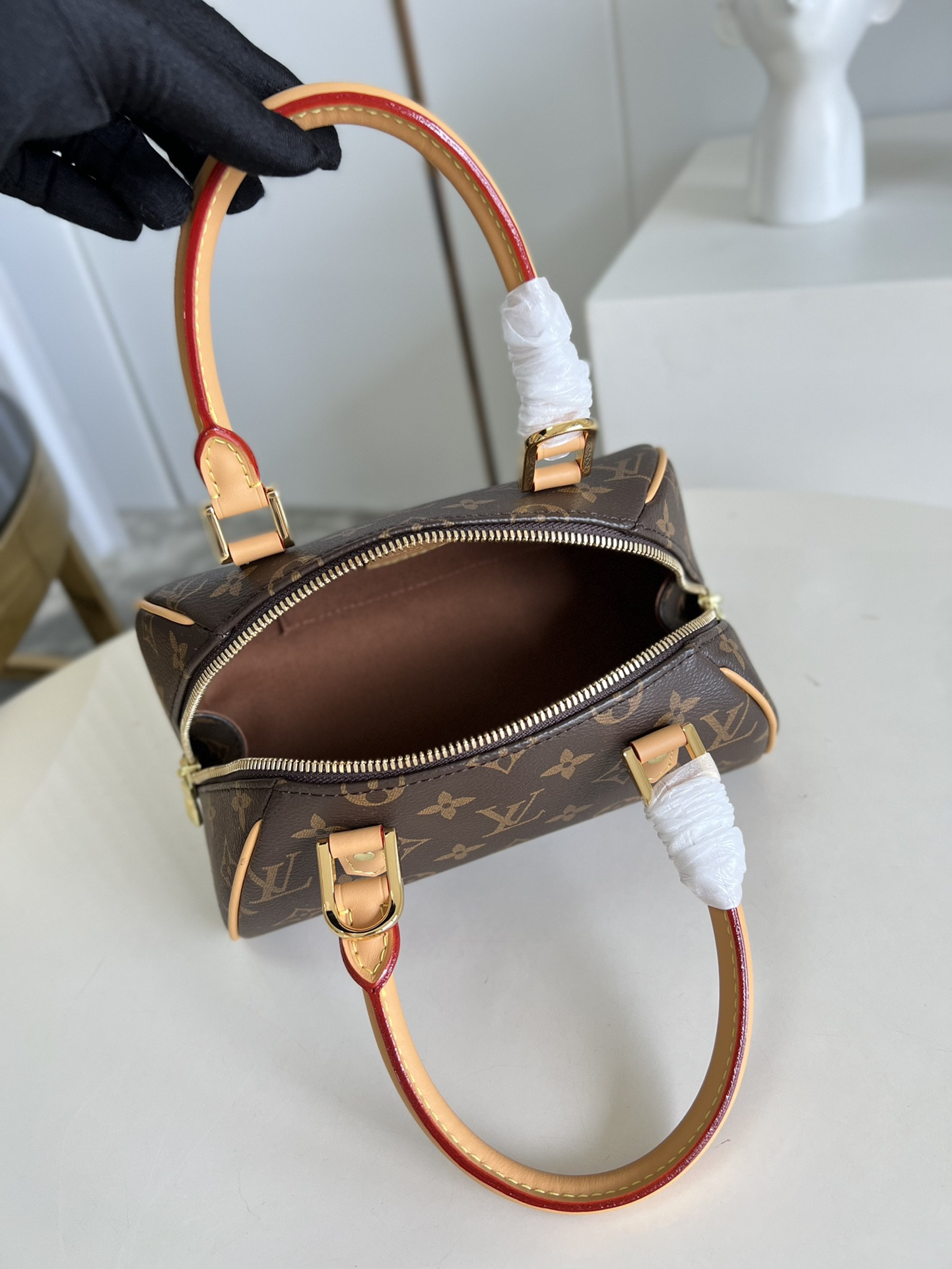 LV M50202 23 × 13 × 14 CM