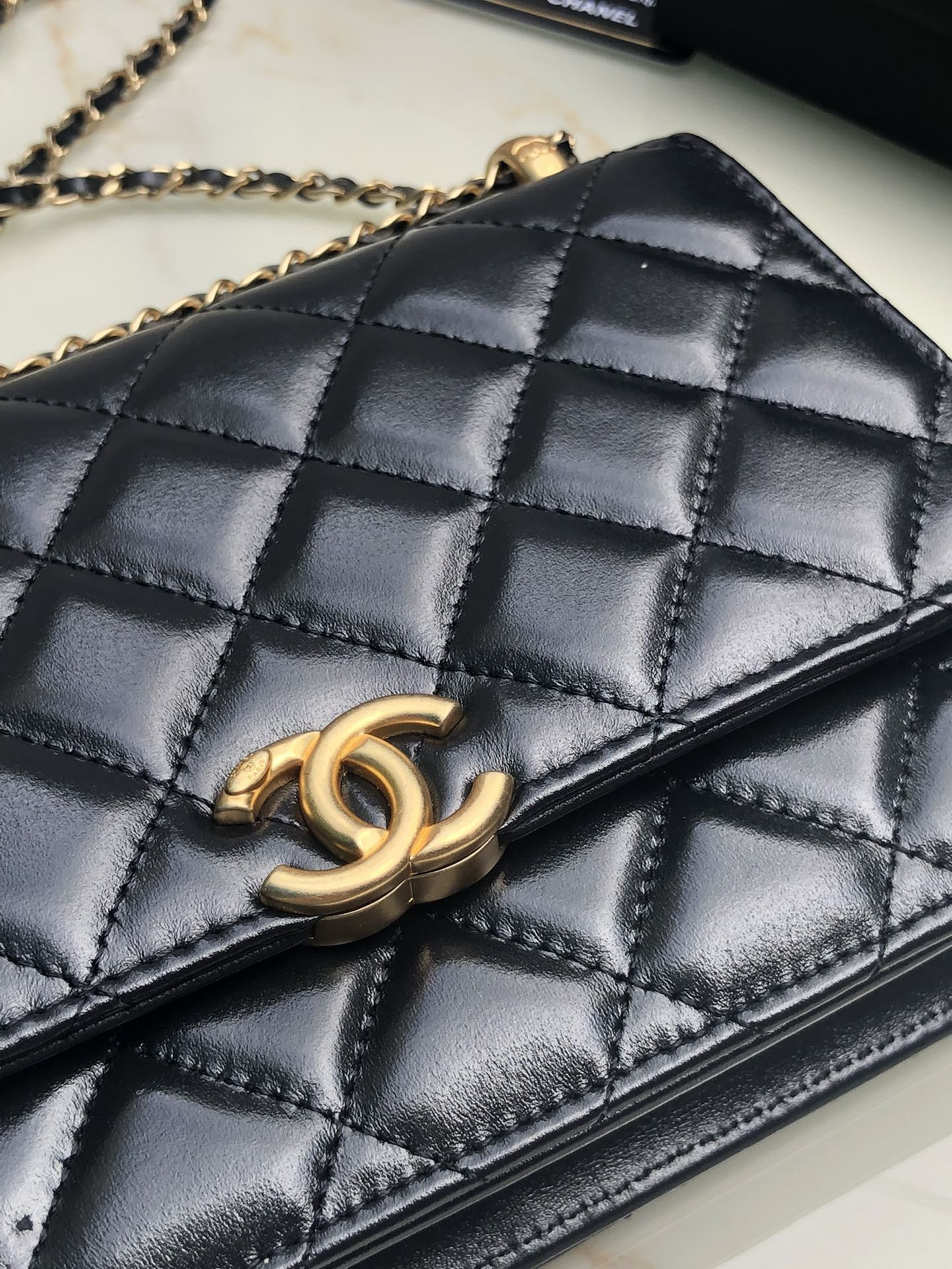Ch*el classic wallet on chain black 4.8 × 7.5 × 1.4 in