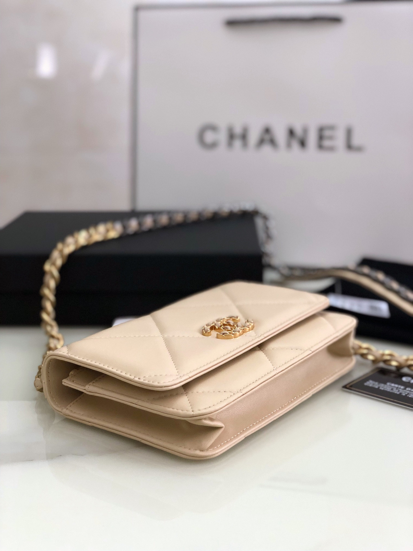 Ch*el classic wallet on chain 4.8 × 7.5 × 1.4 in