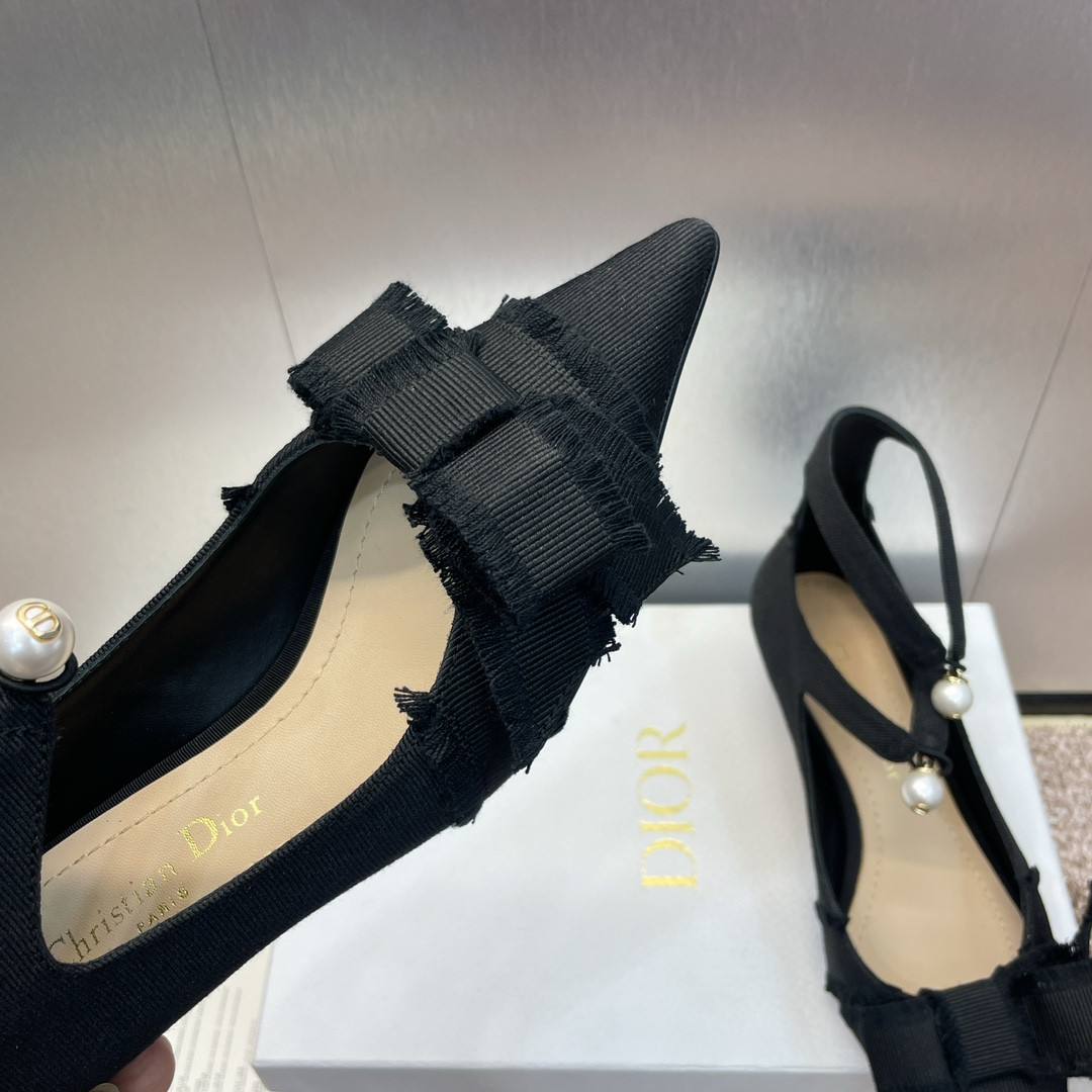 ua D*or aD*orable pump